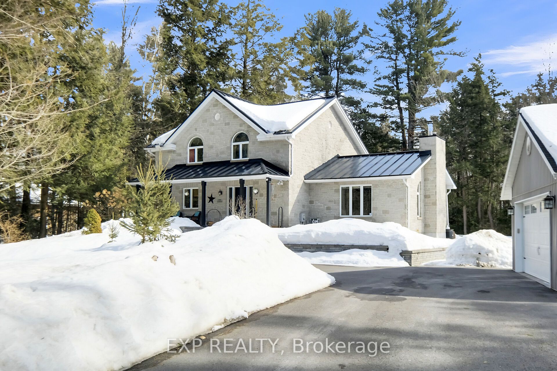1068 Buckhams Bay Road Property Photo