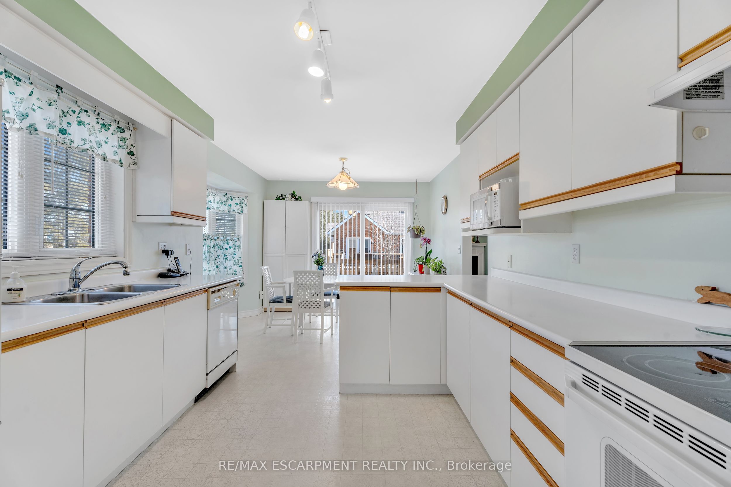 #32 - 810 Golf Links Road Property Photo 15