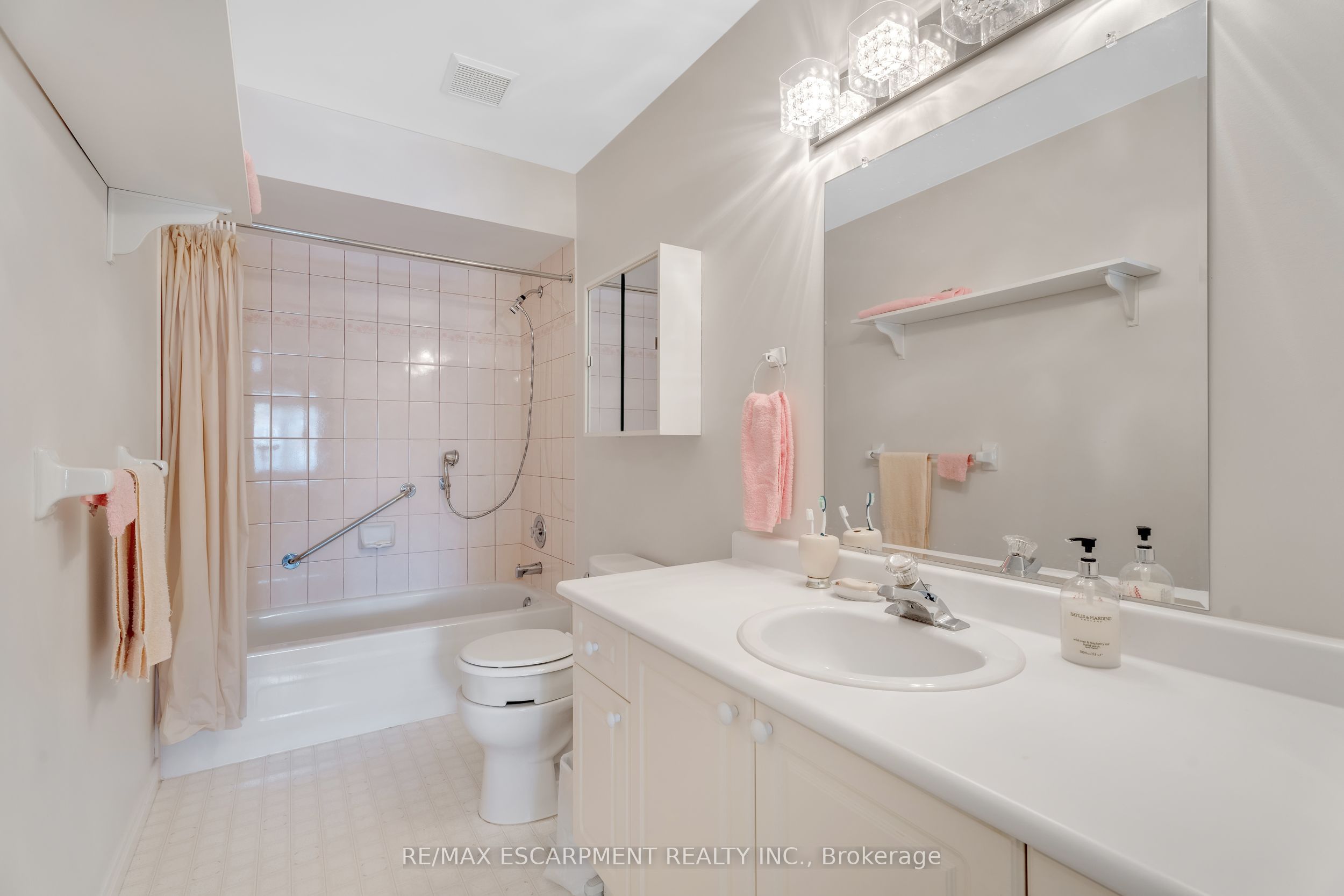 #32 - 810 Golf Links Road Property Photo 26