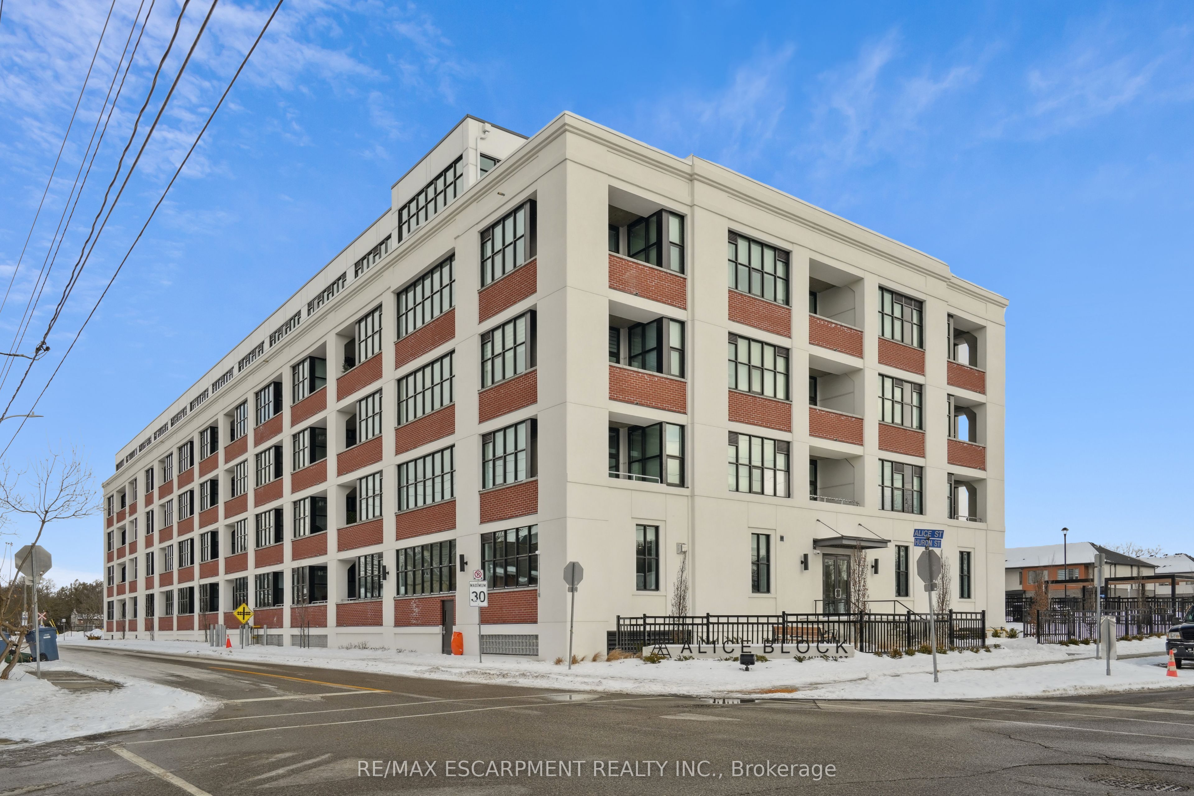 #527 - 120 Huron Street Property Photo