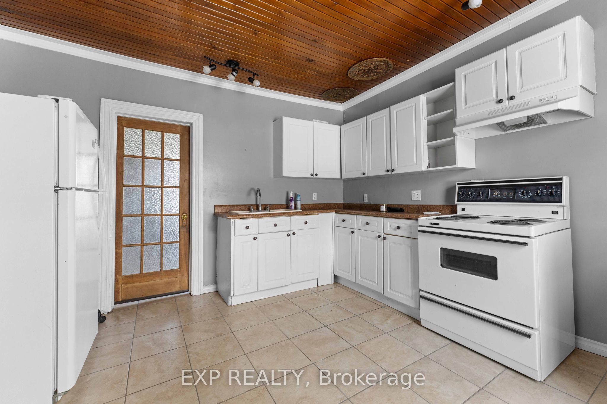 4 King Street Property Photo 10