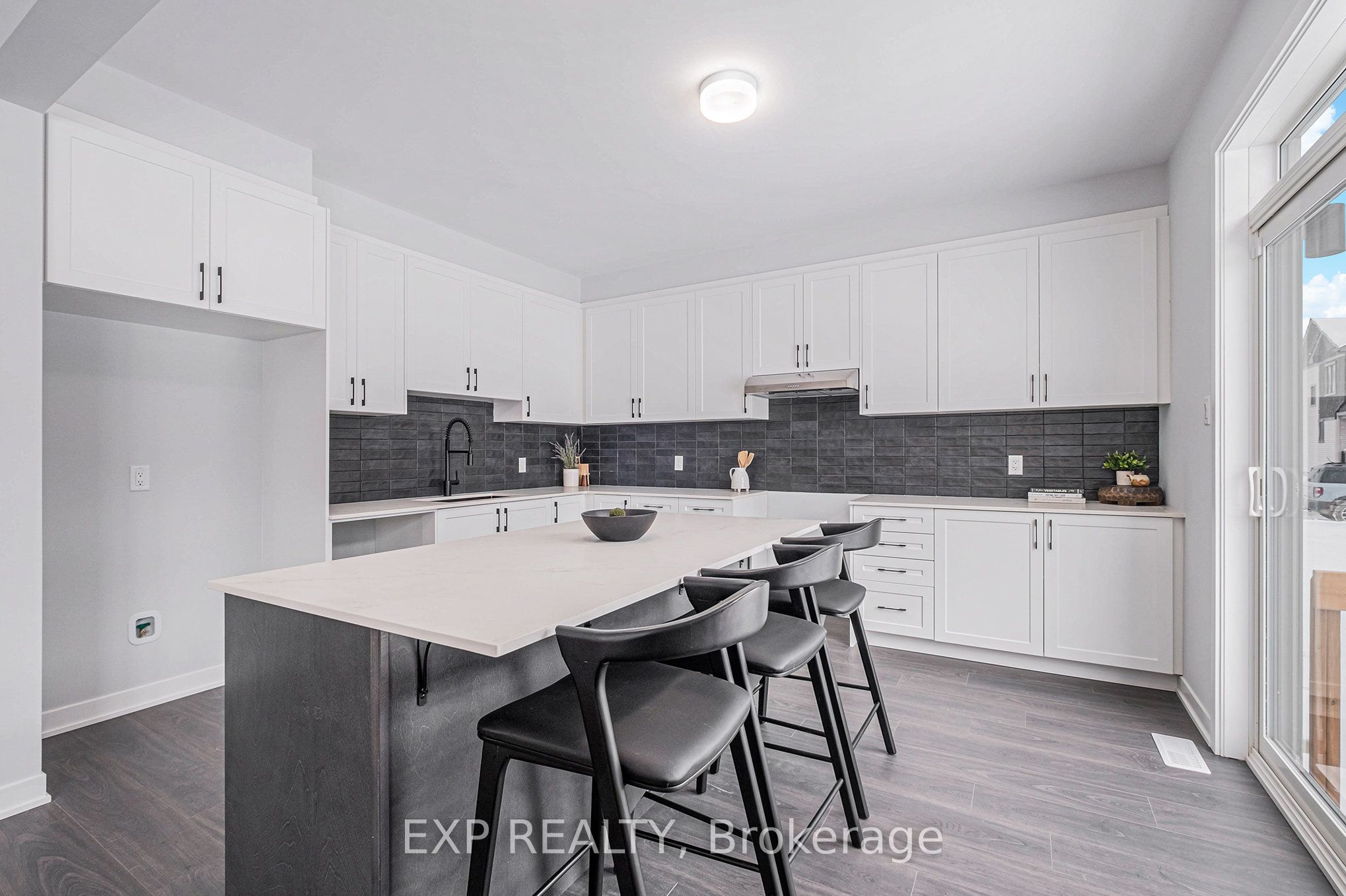 202 Douglas Hardie Street Property Photo 7