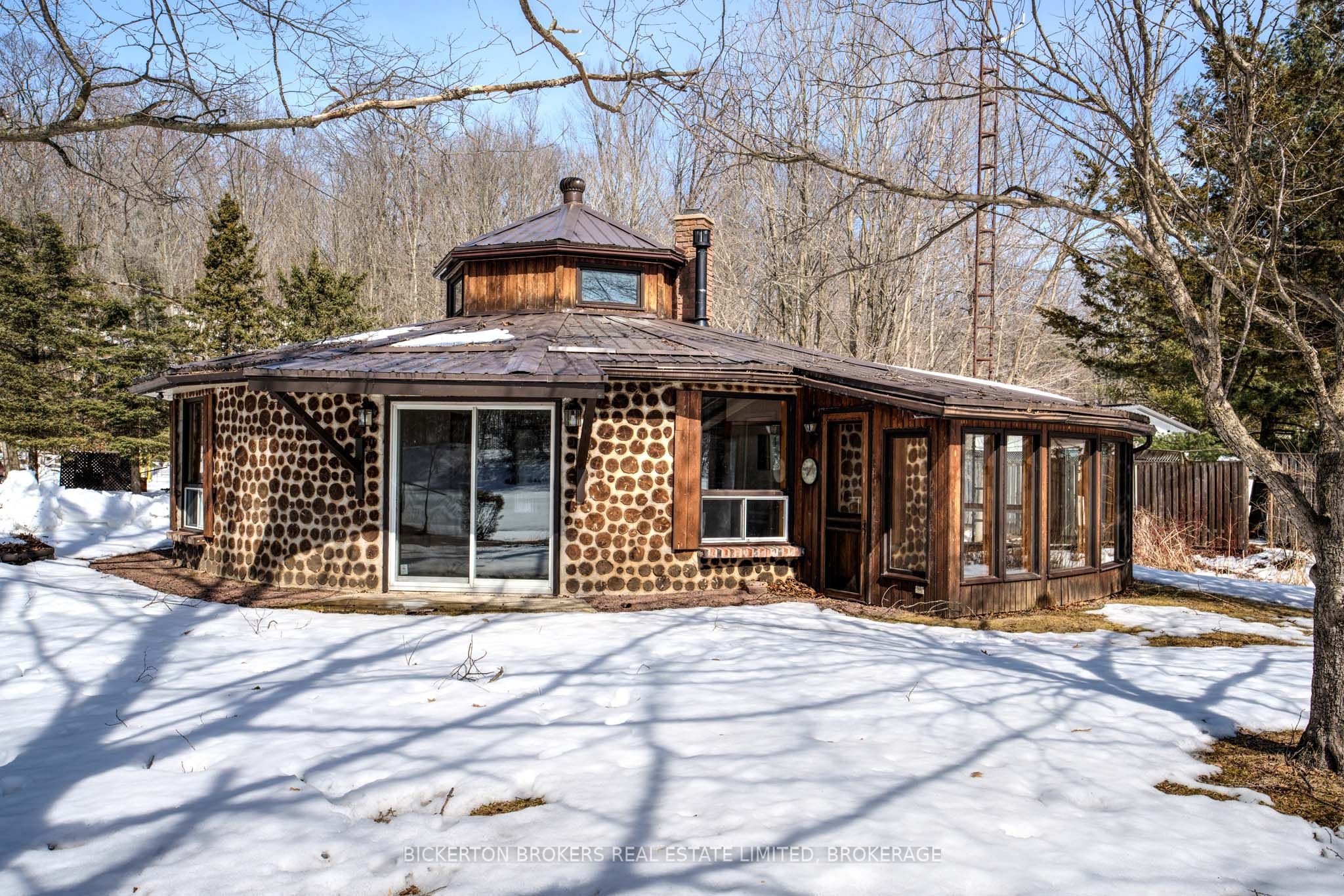 851 Rideauwood Ln Property Photo