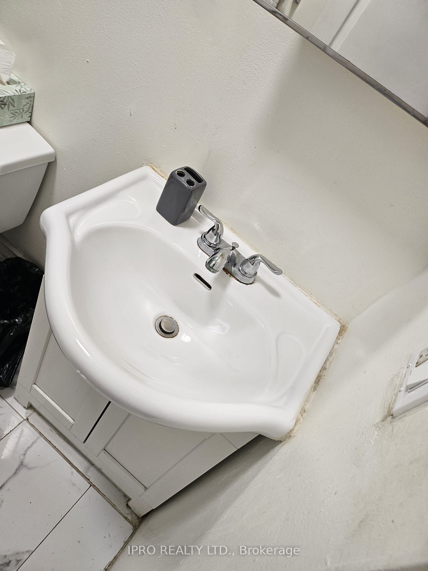 15 Ainslie Street Property Photo 6