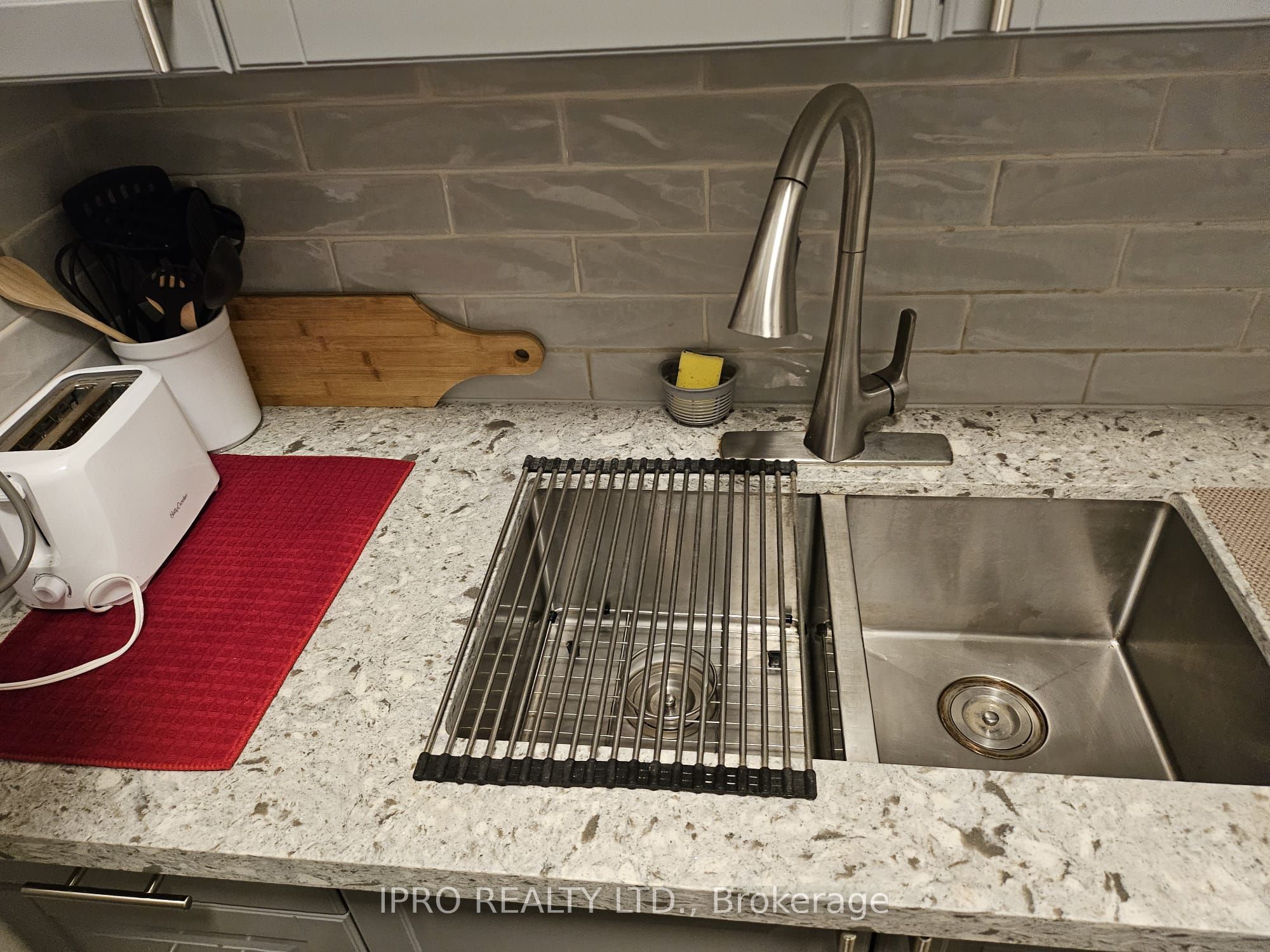 15 Ainslie Street Property Photo 10