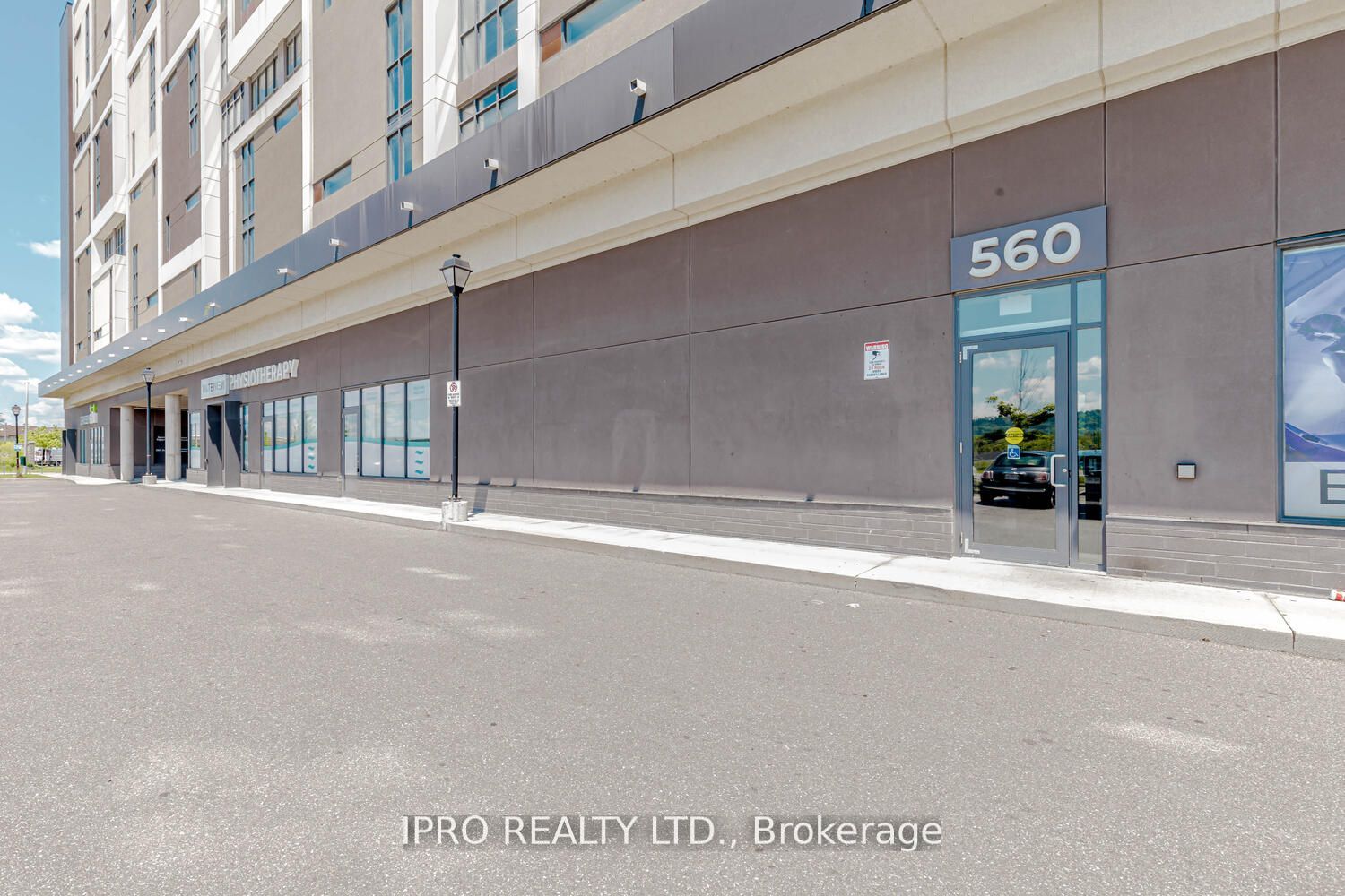 #405 - 560 North Service Road Property Photo 2