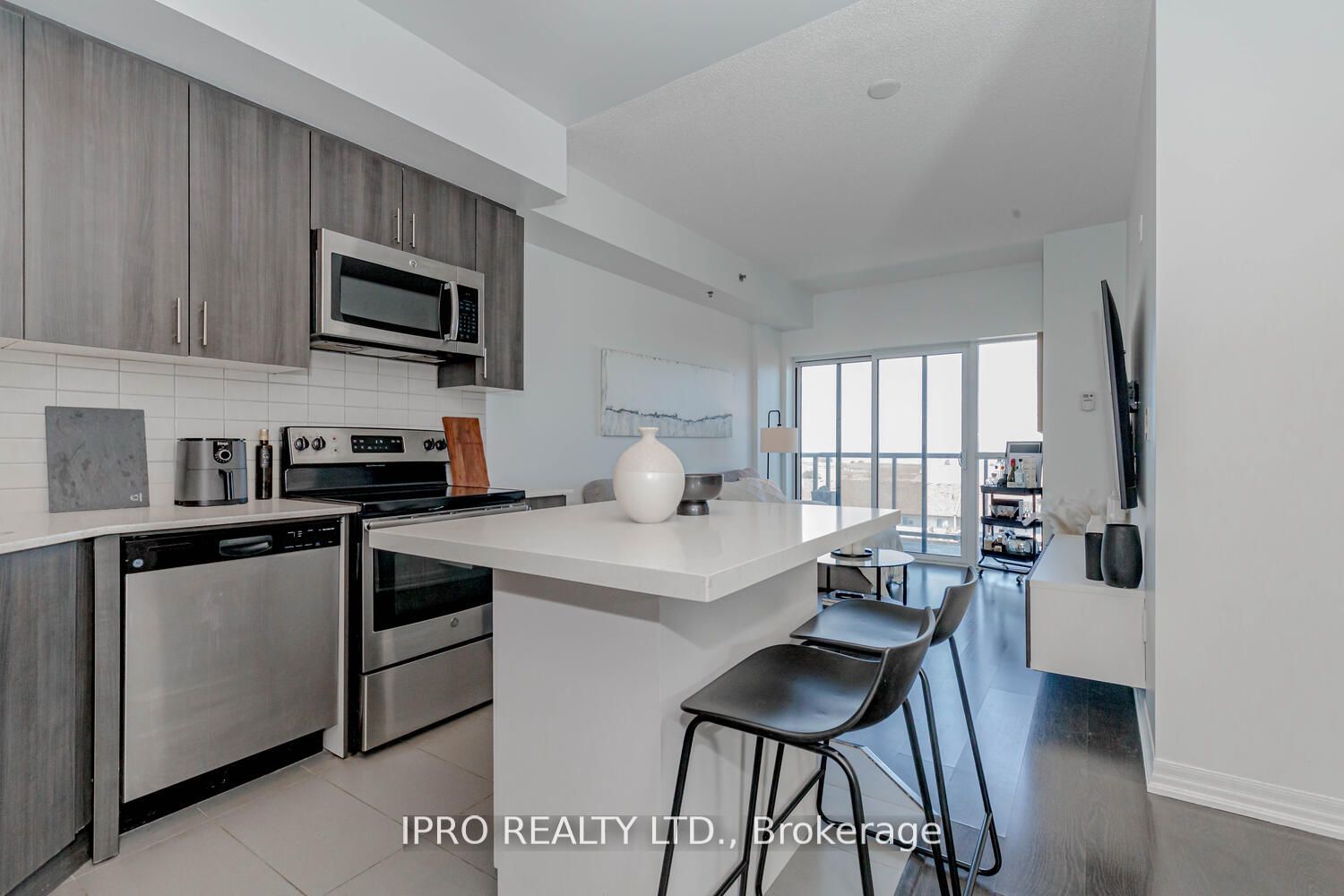 #405 - 560 North Service Road Property Photo 8