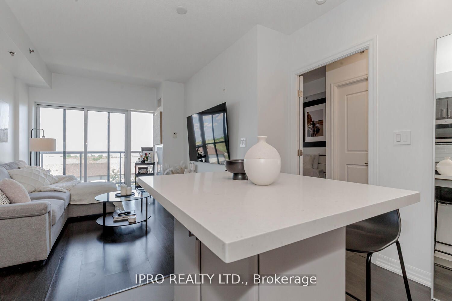 #405 - 560 North Service Road Property Photo 14