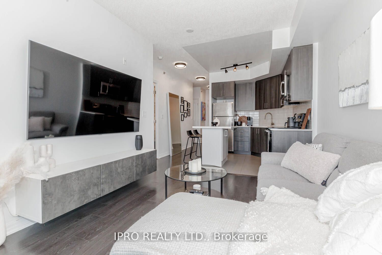 #405 - 560 North Service Road Property Photo 17