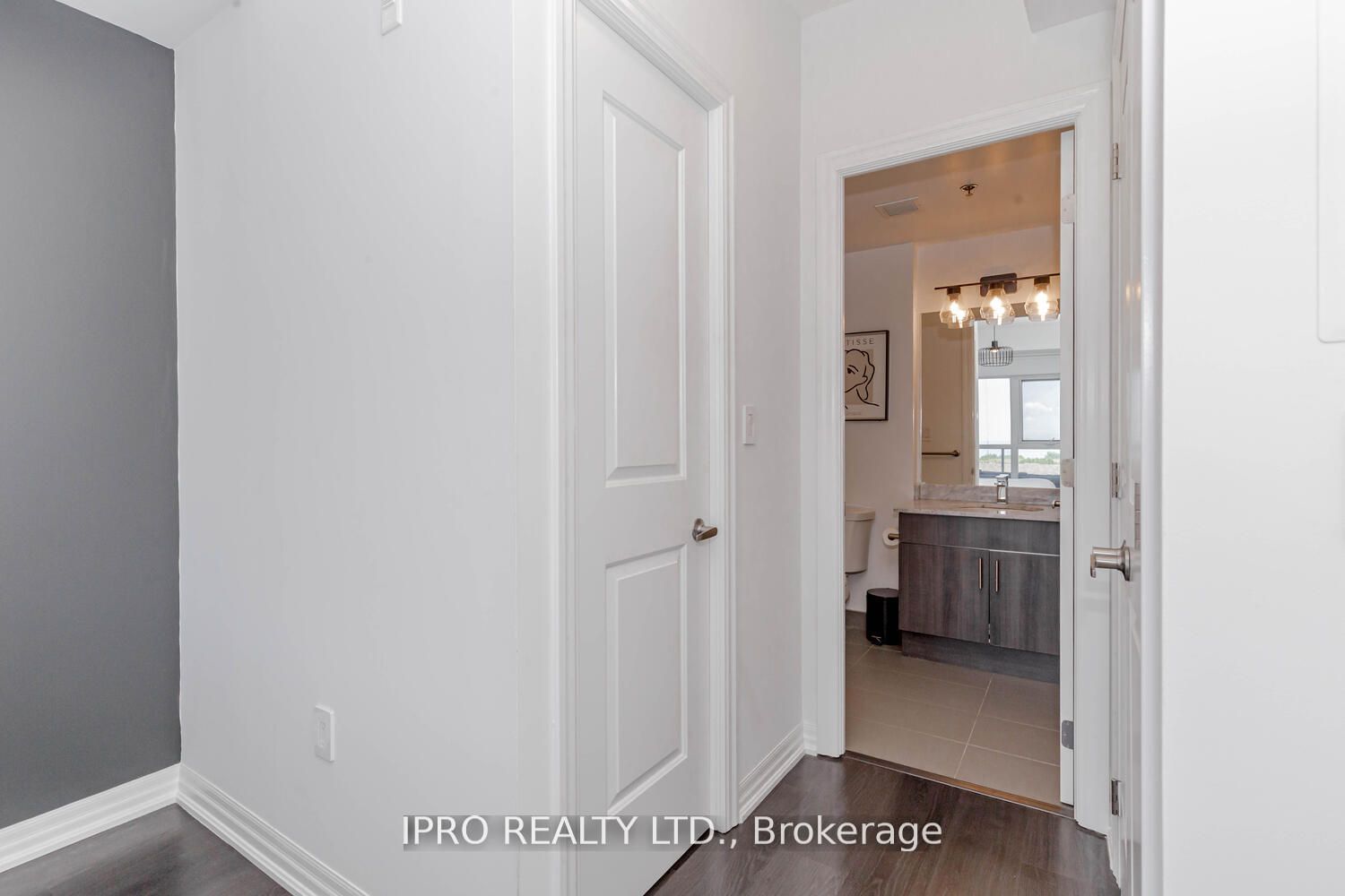 #405 - 560 North Service Road Property Photo 21
