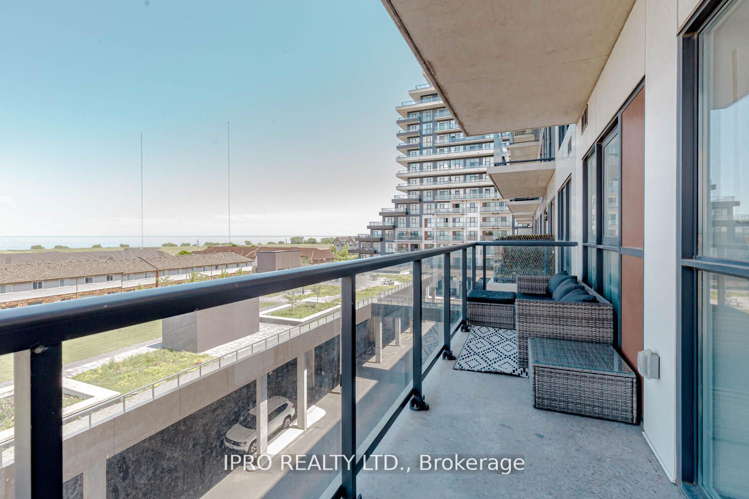 #405 - 560 North Service Road Property Photo 27