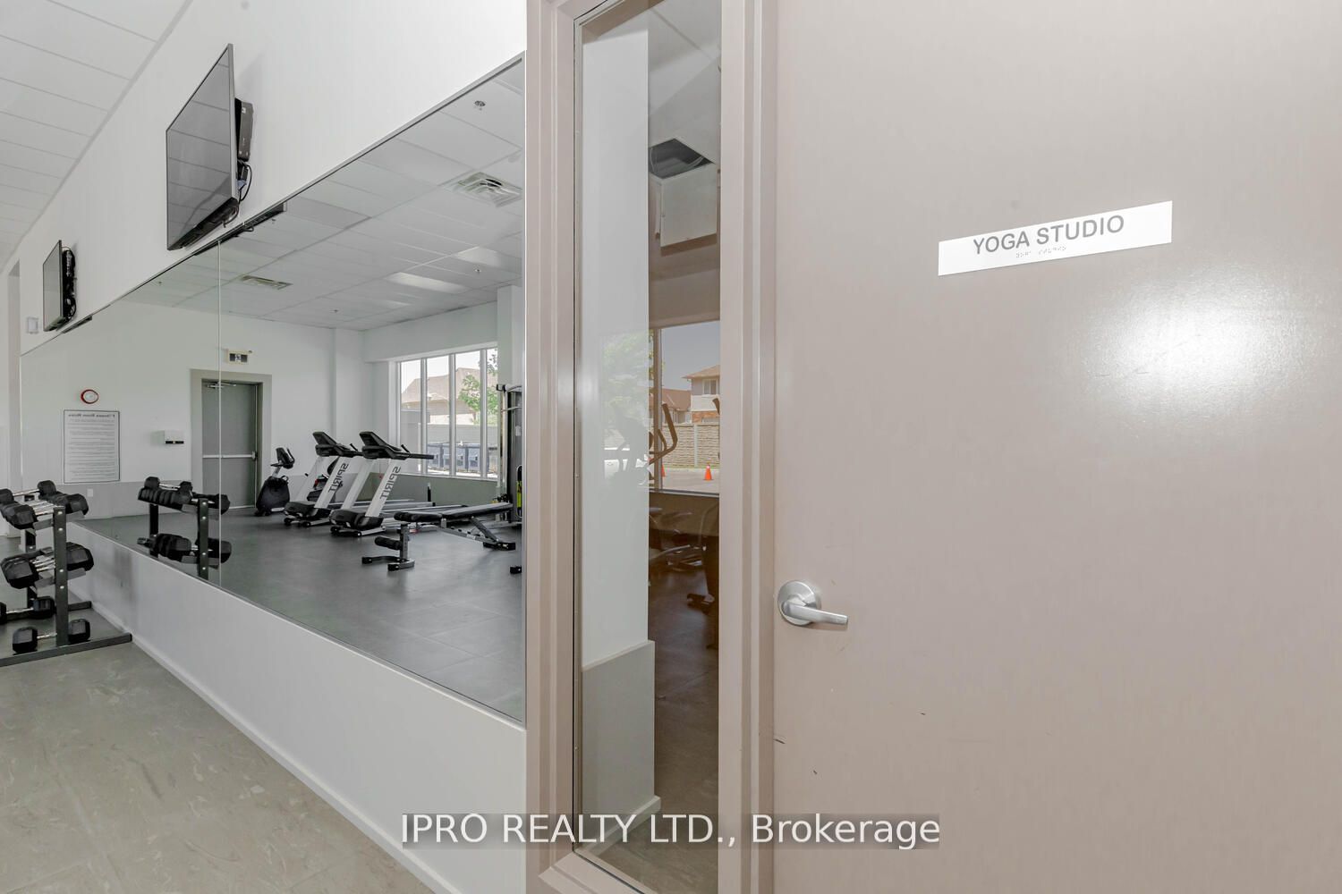 #405 - 560 North Service Road Property Photo 31