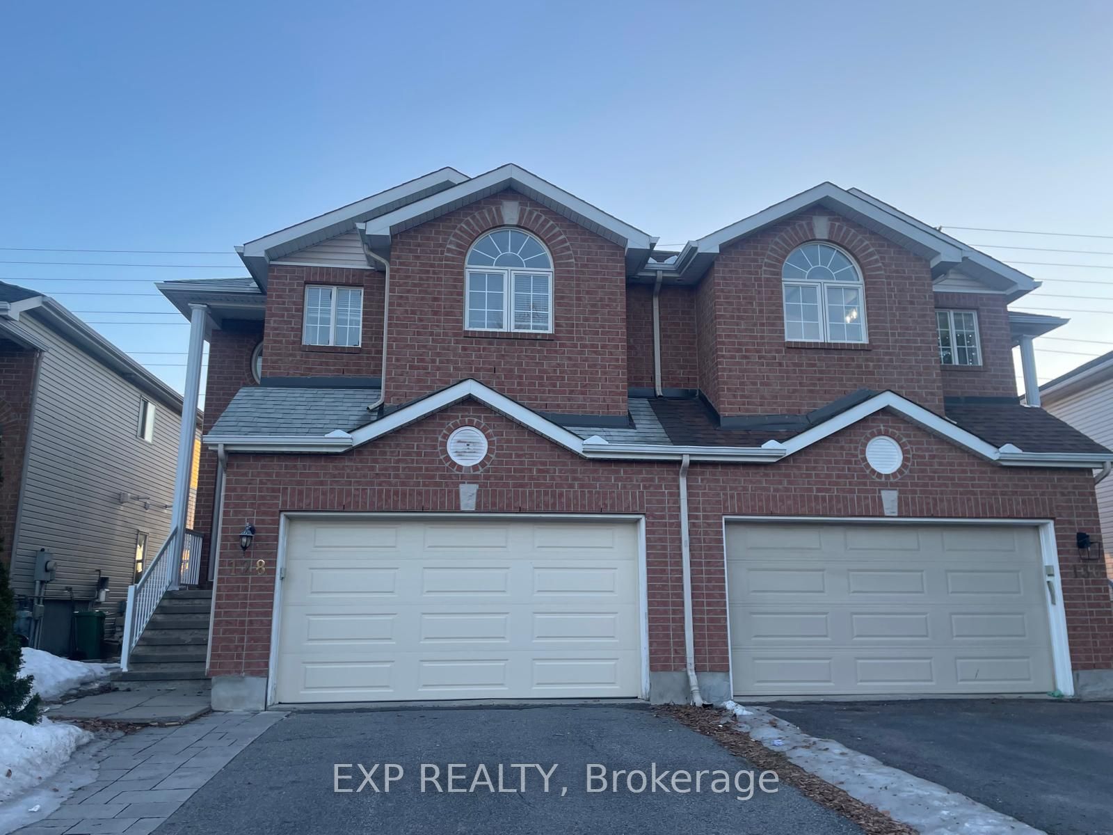 128 Castle Glen Cres Property Photo