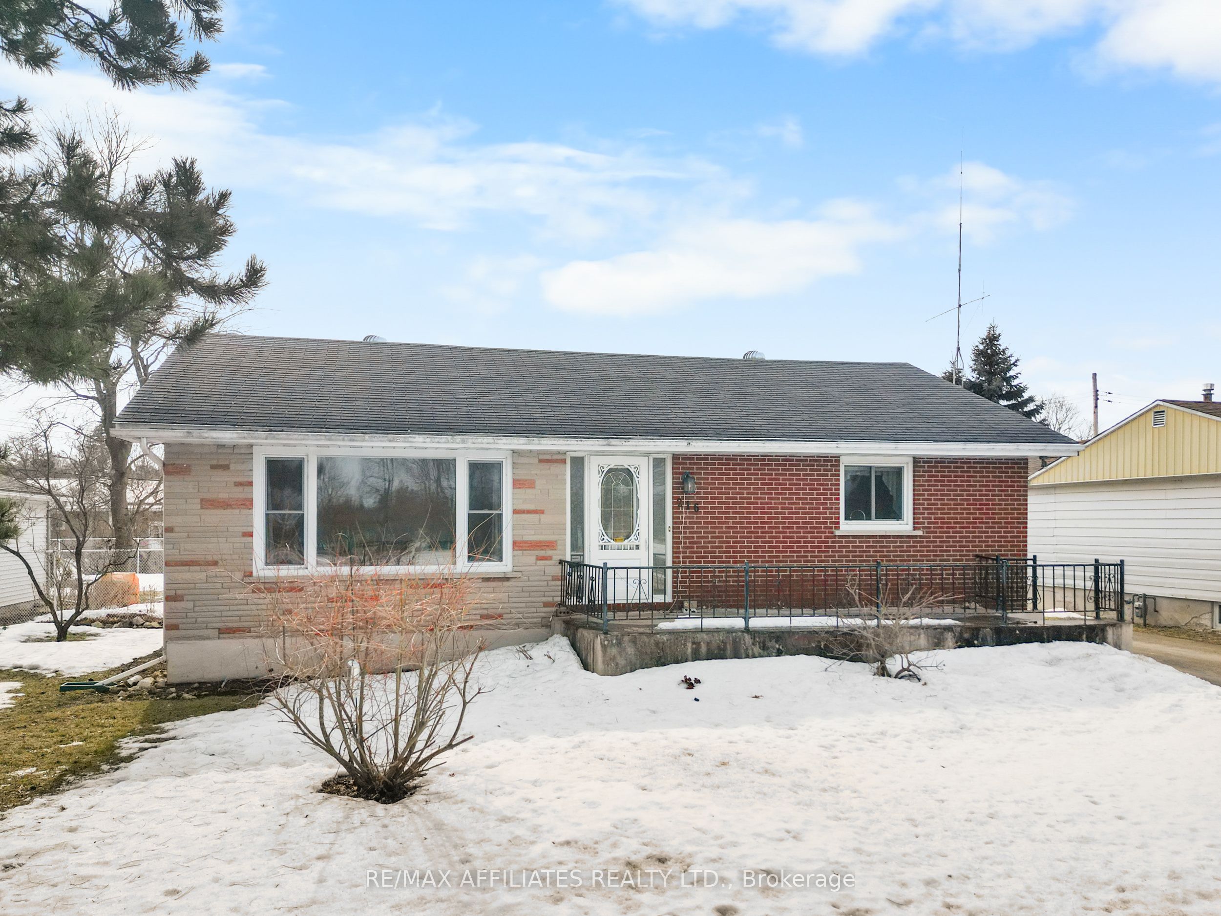 216 Frost Street Property Photo