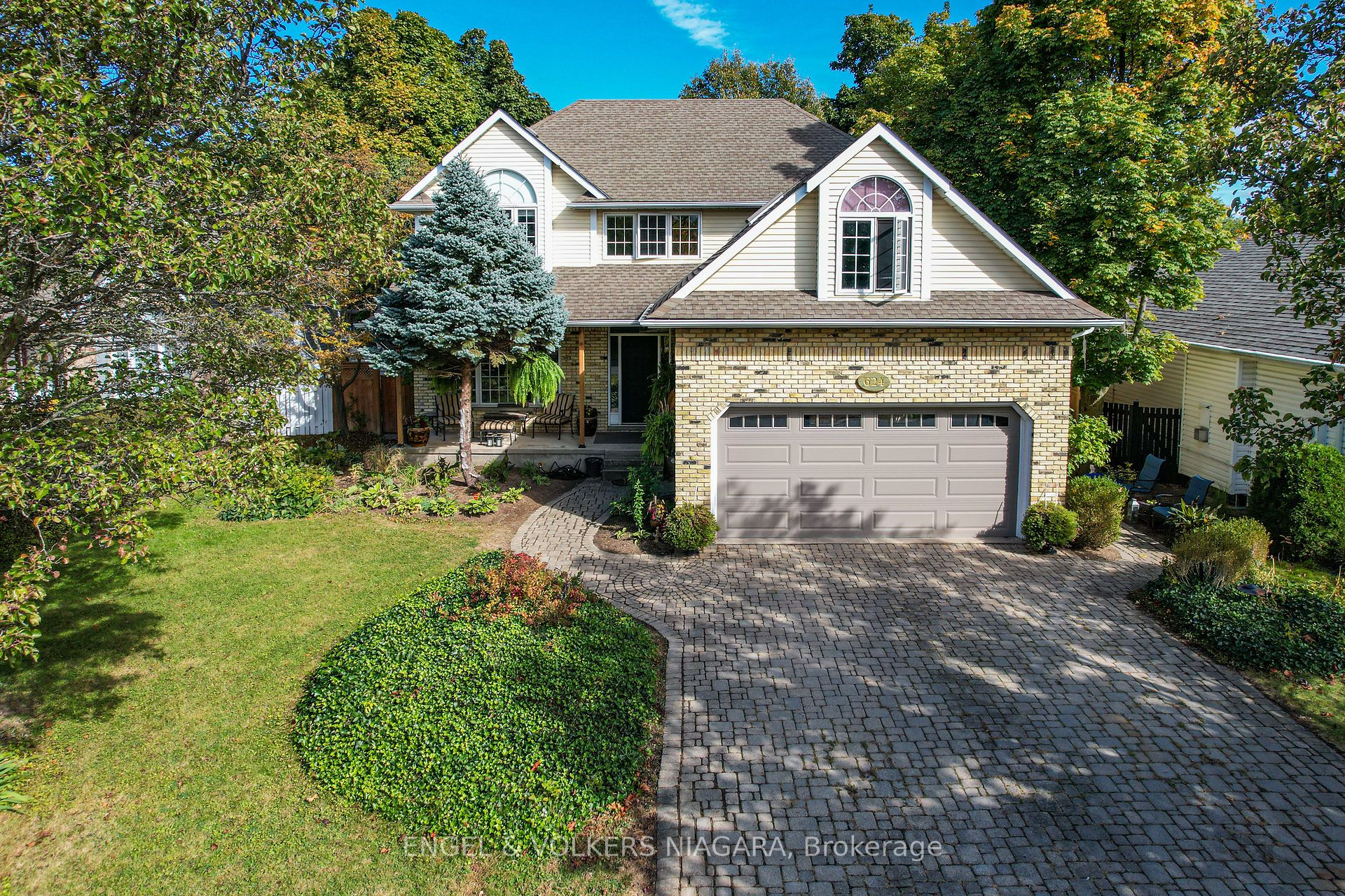 624 Simcoe Street Property Photo