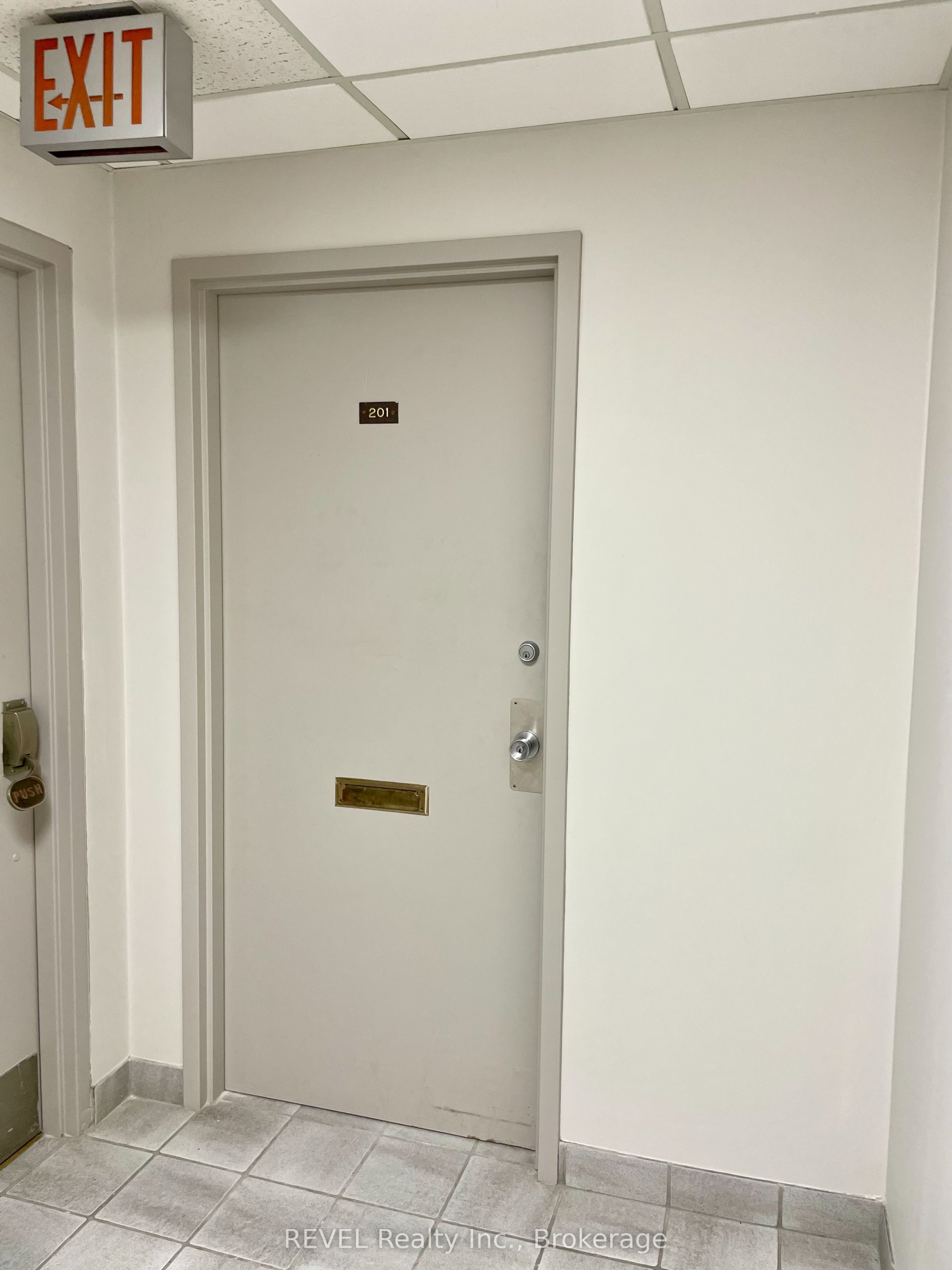 145 Queenston Street Property Photo 2
