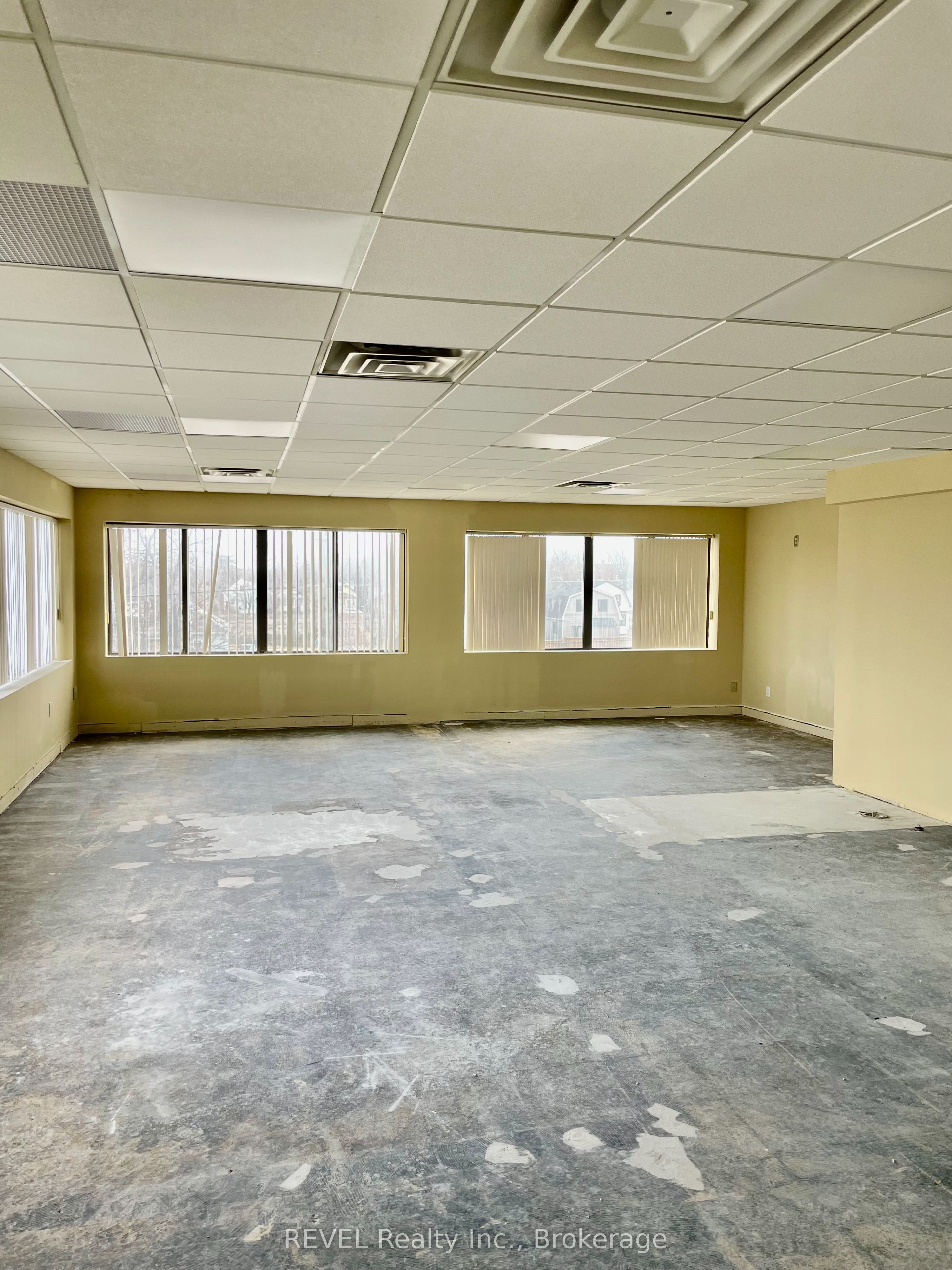 145 Queenston Street Property Photo 3