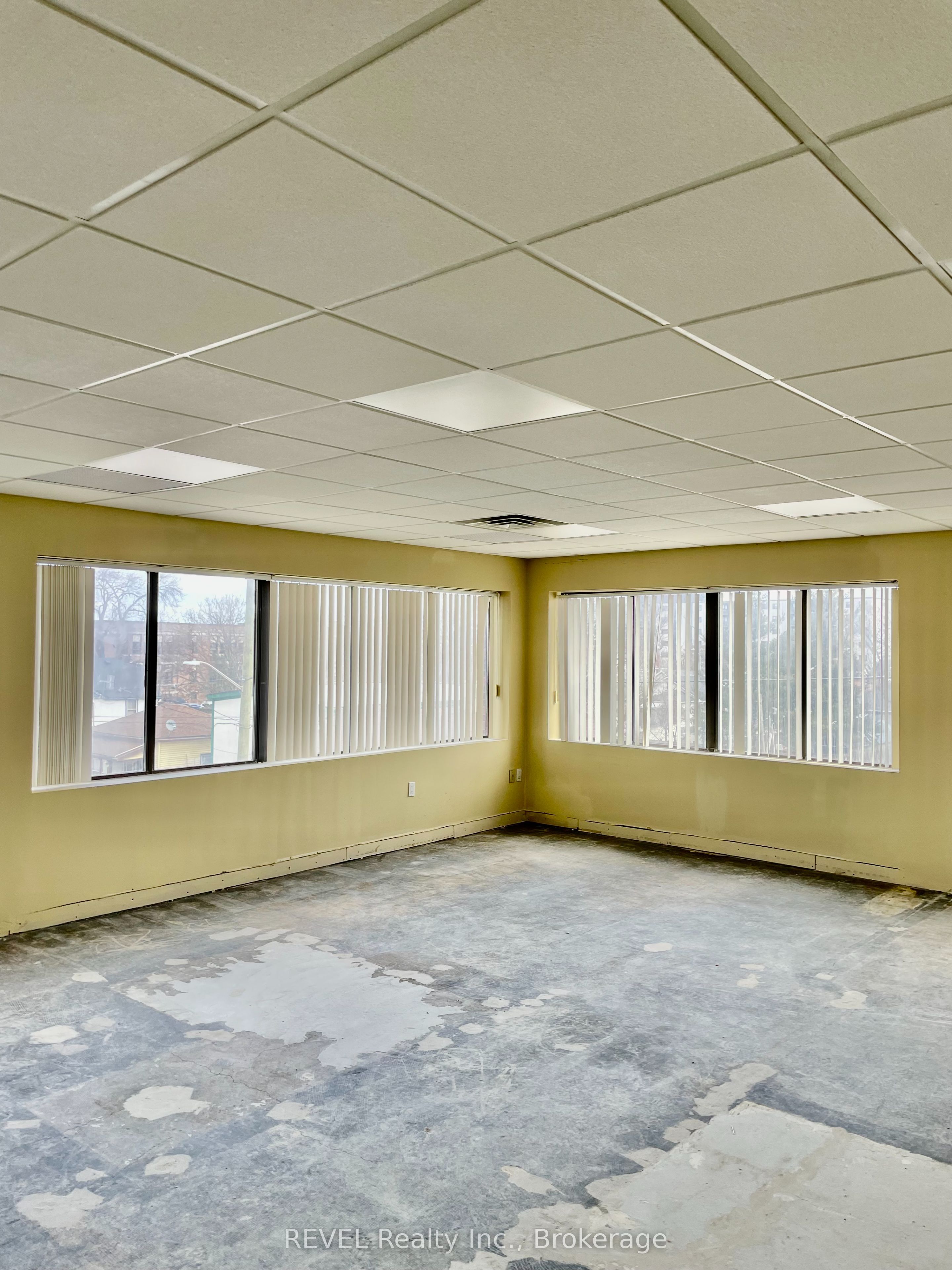 145 Queenston Street Property Photo 4