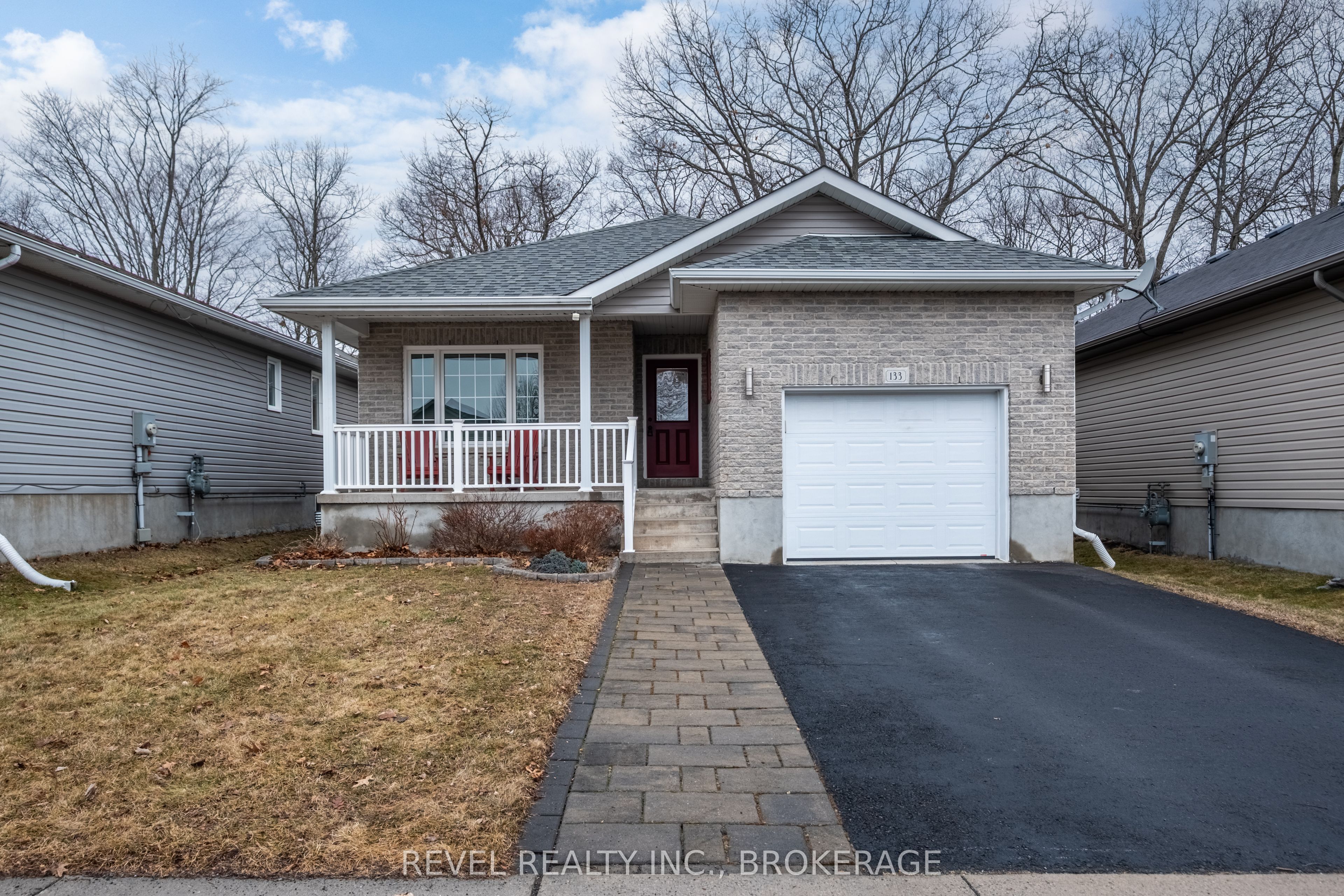 133 Islandview Dr Property Photo