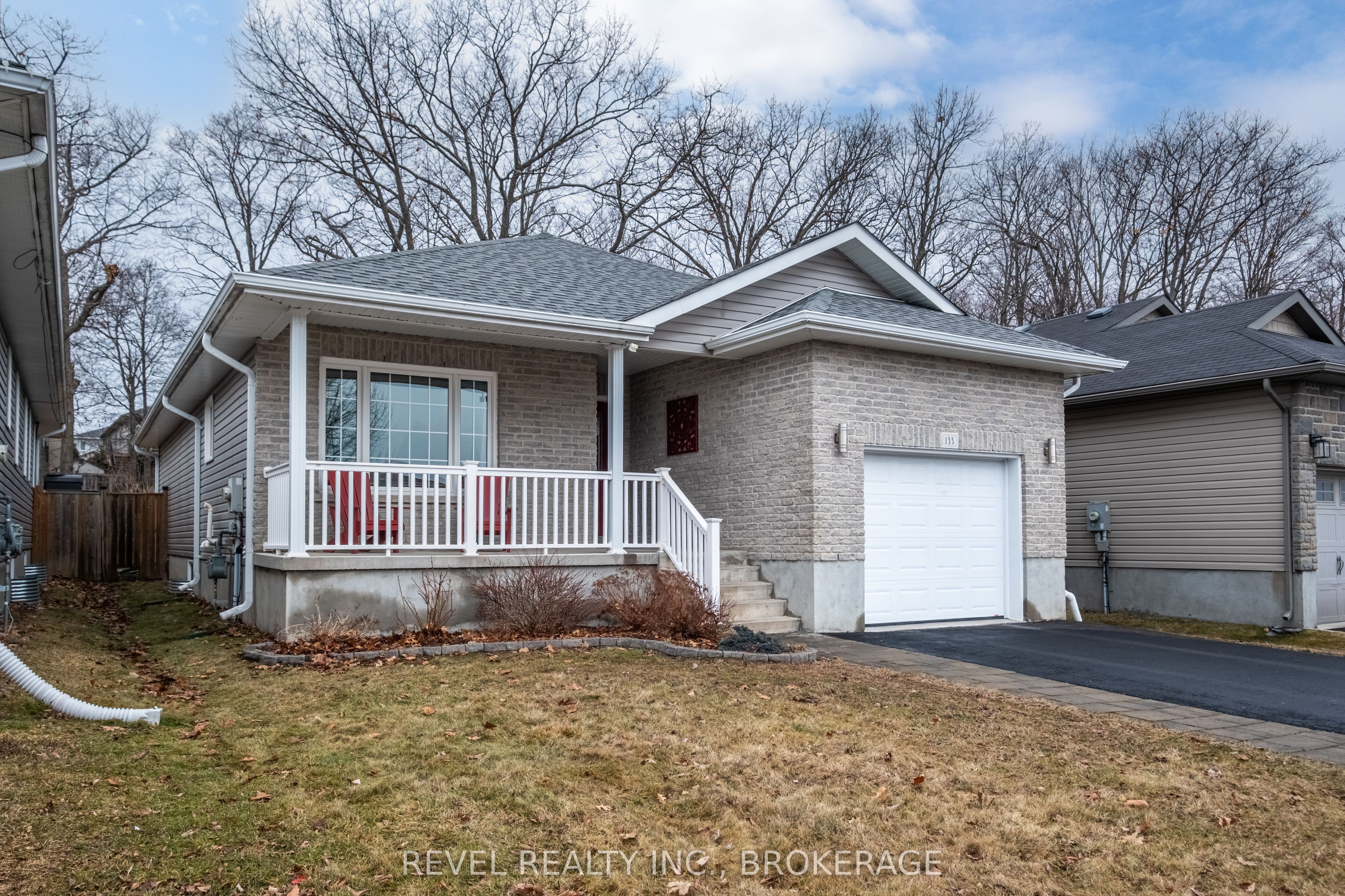 133 Islandview Drive Property Photo 2