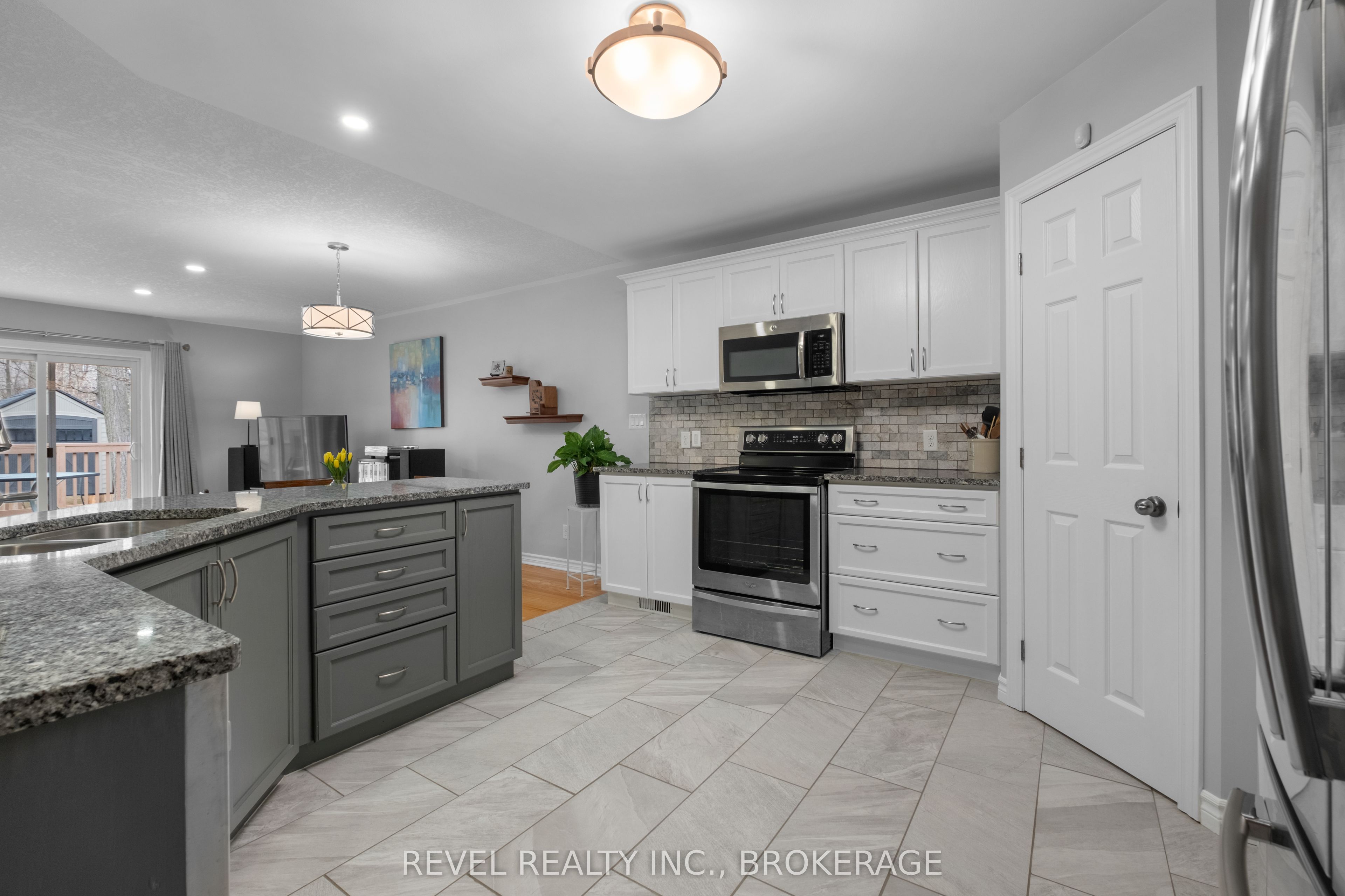 133 Islandview Drive Property Photo 10