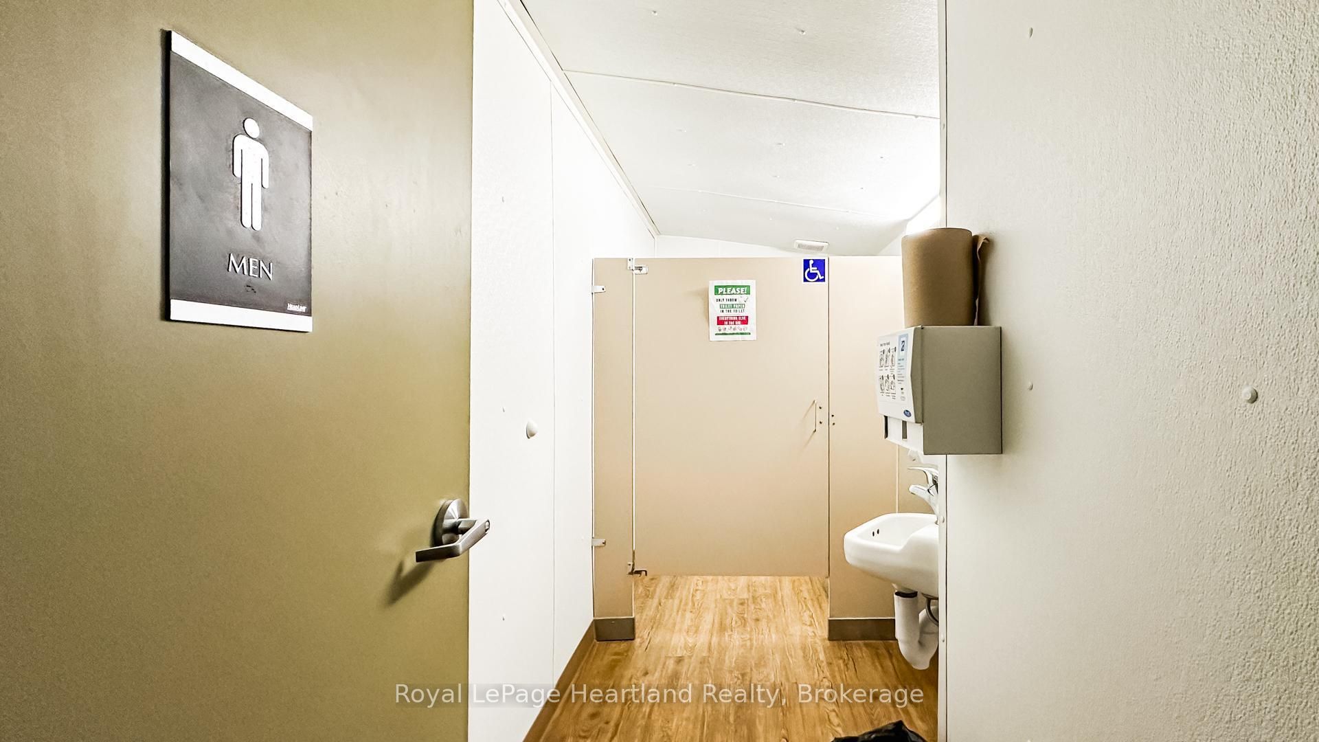 4 Central Wellington Street Property Photo 27