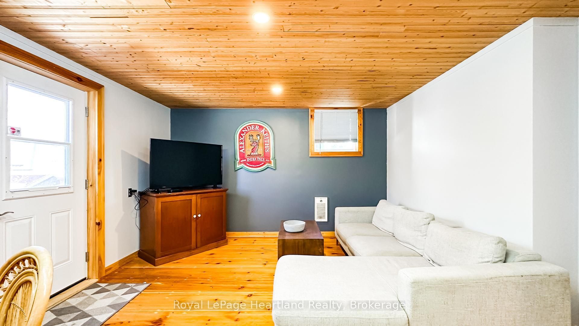 4 Central Wellington Street Property Photo 32