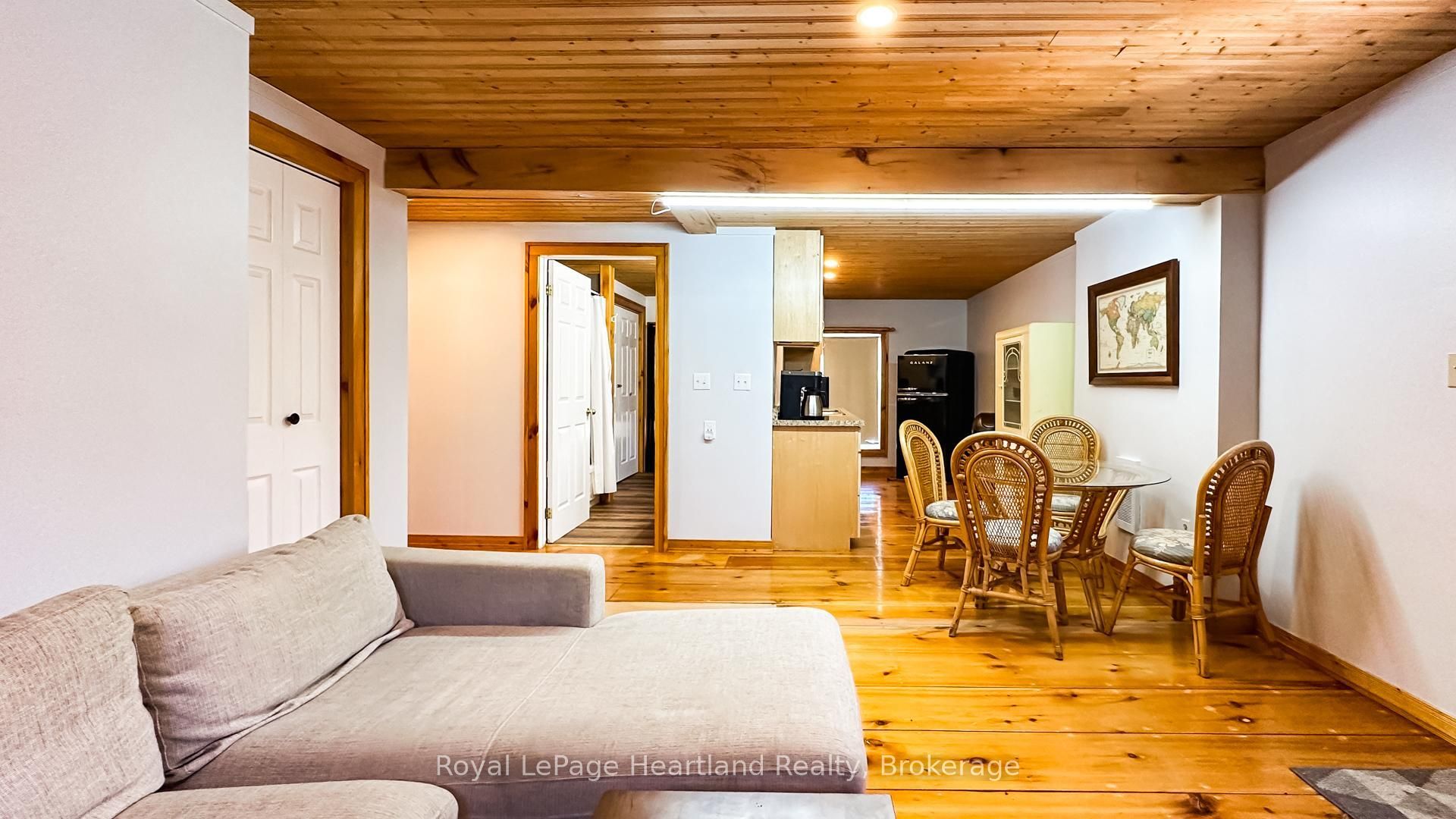 4 Central Wellington Street Property Photo 33