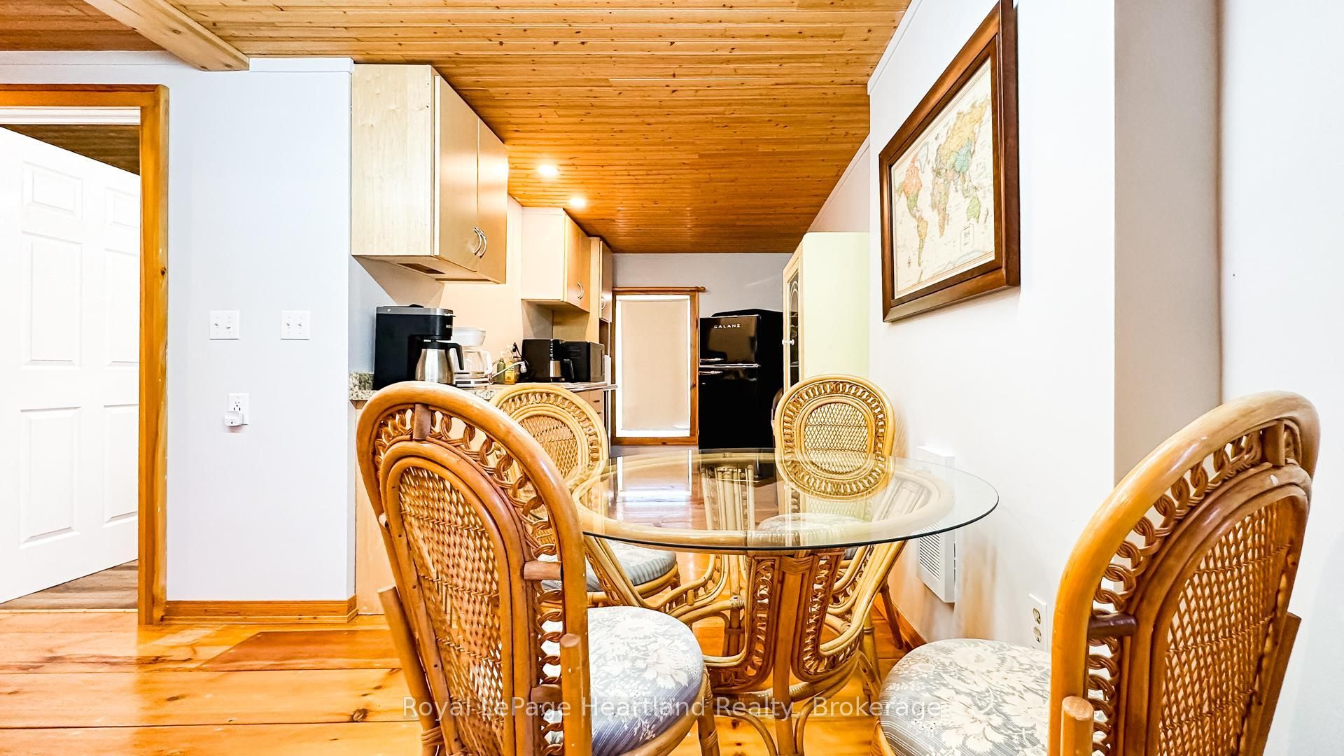 4 Central Wellington Street Property Photo 34