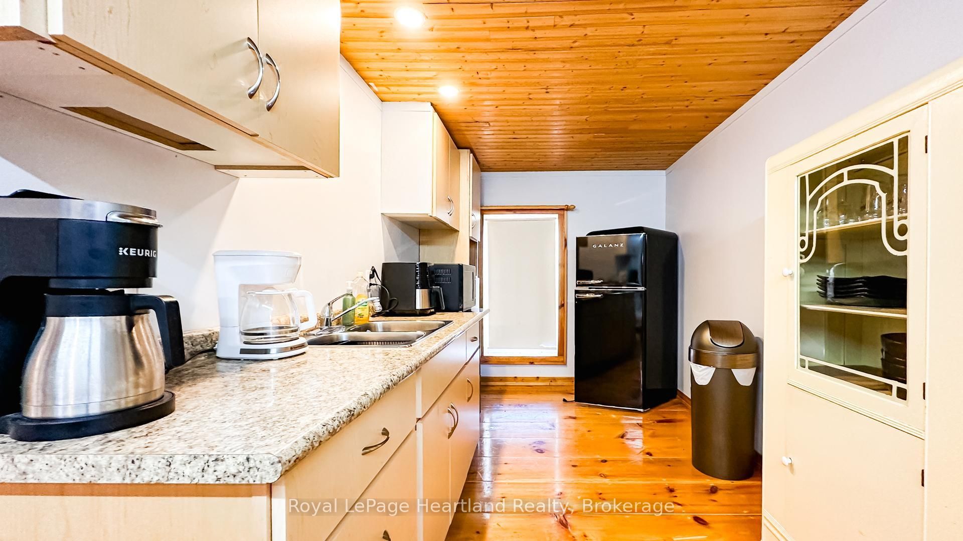 4 Central Wellington Street Property Photo 35