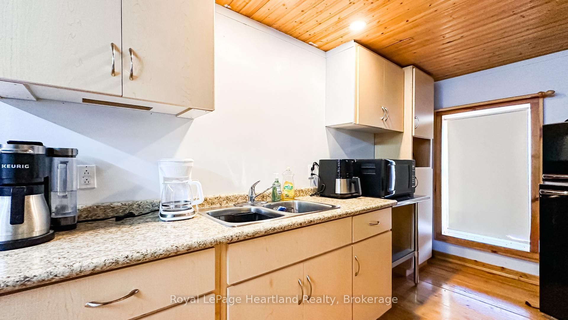 4 Central Wellington Street Property Photo 36