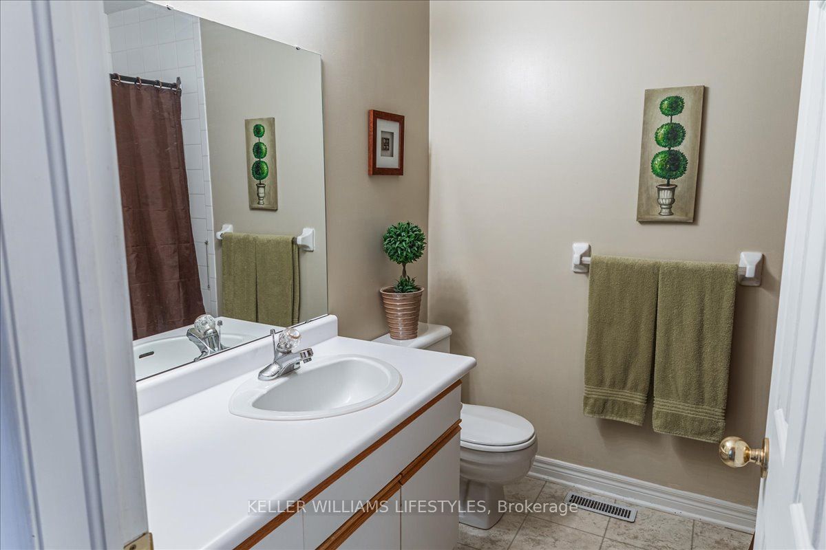 1478 Adelaide Street N 29 Property Photo 24