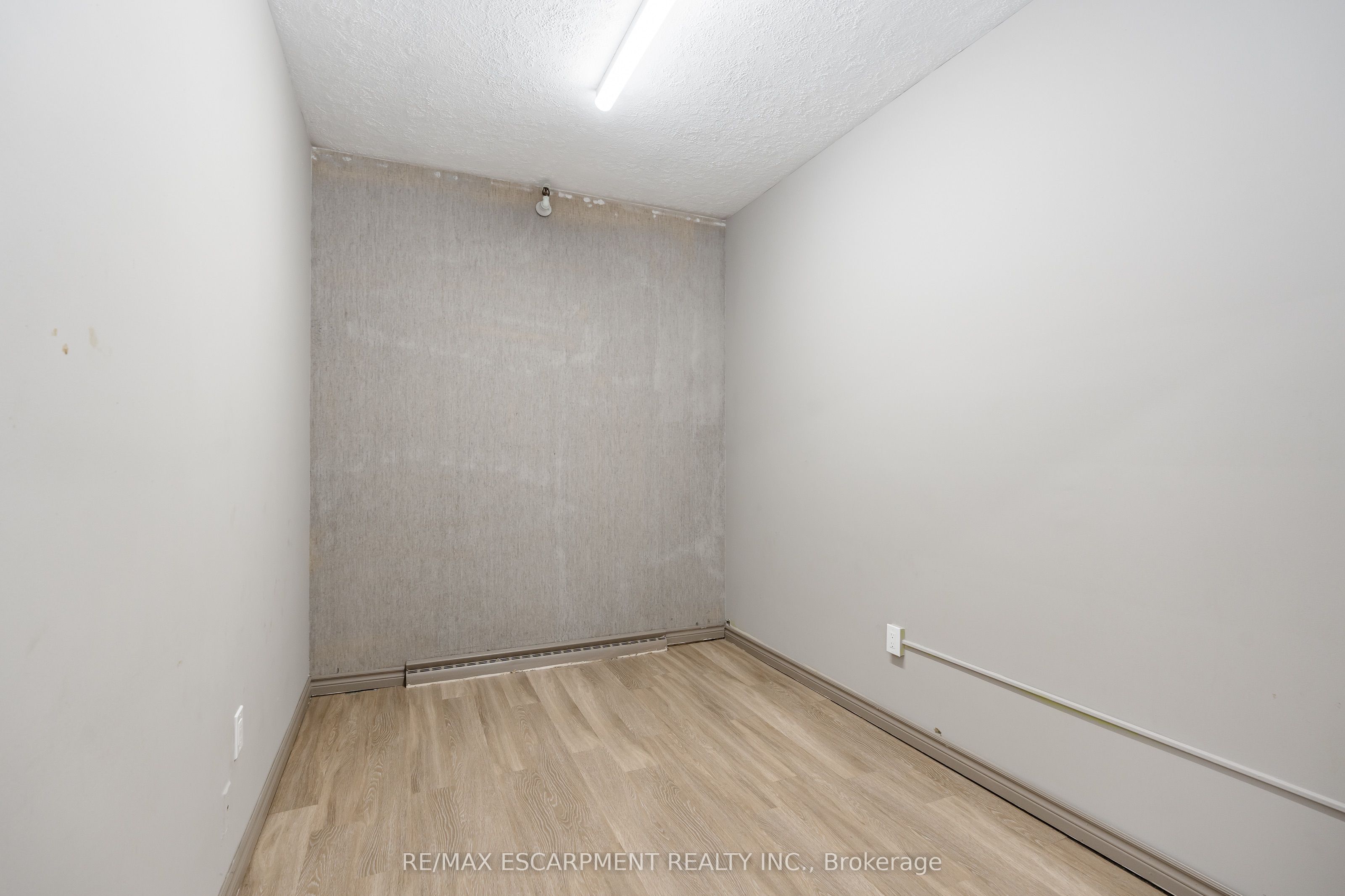 18 Linden Street Property Photo 15