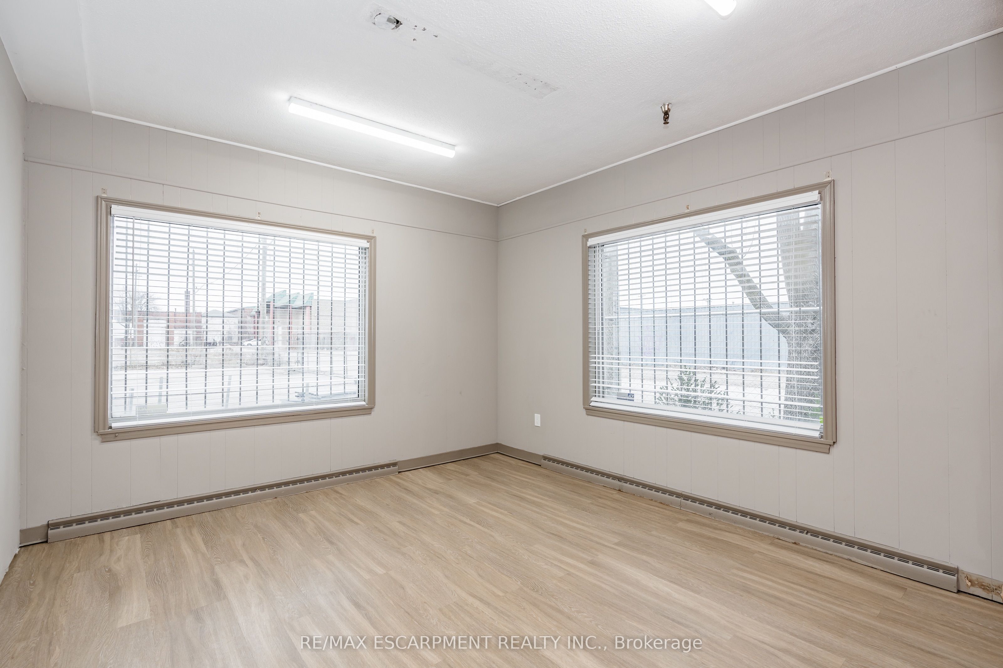 18 Linden Street Property Photo 17