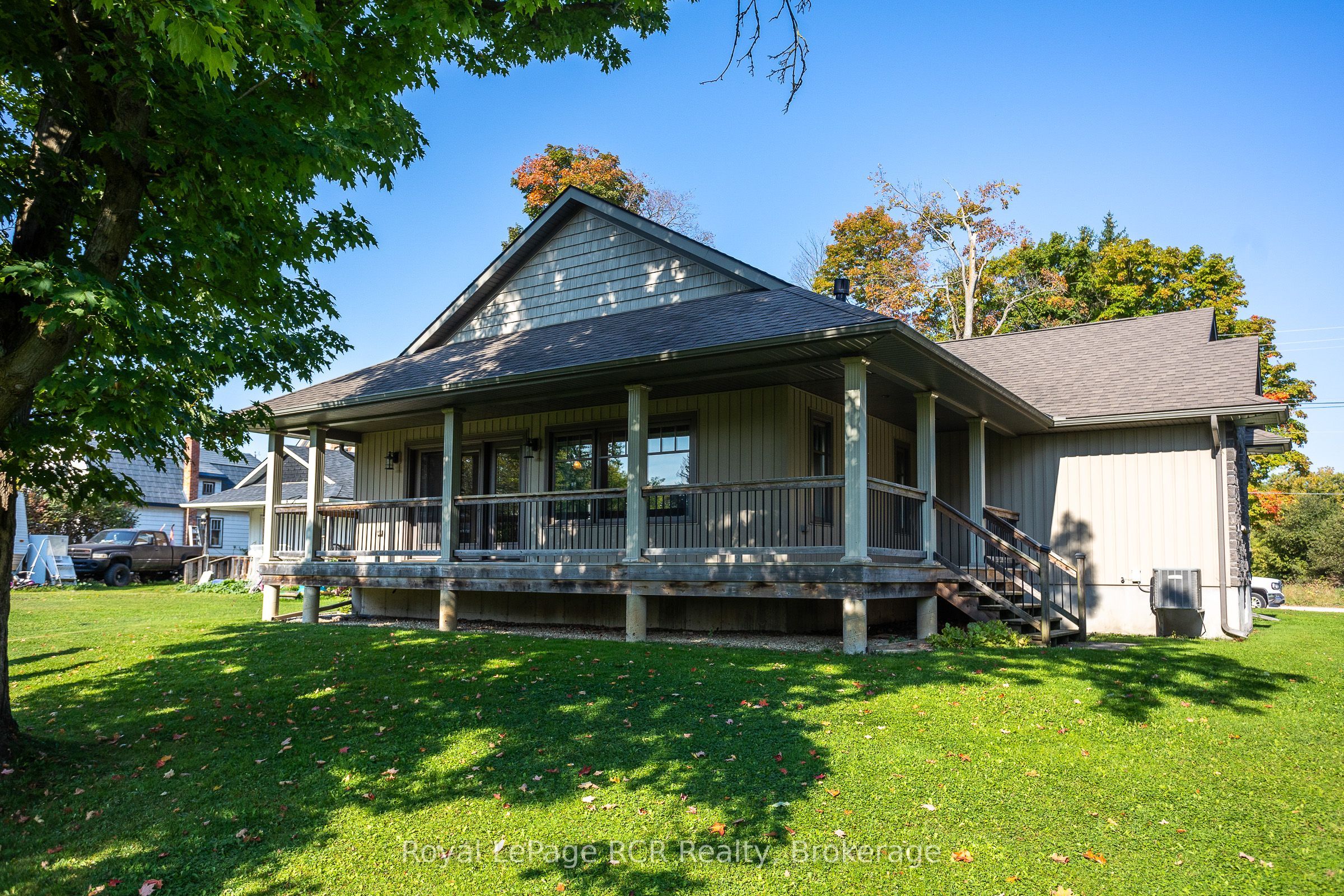 30 Victoria Street W Property Photo 3