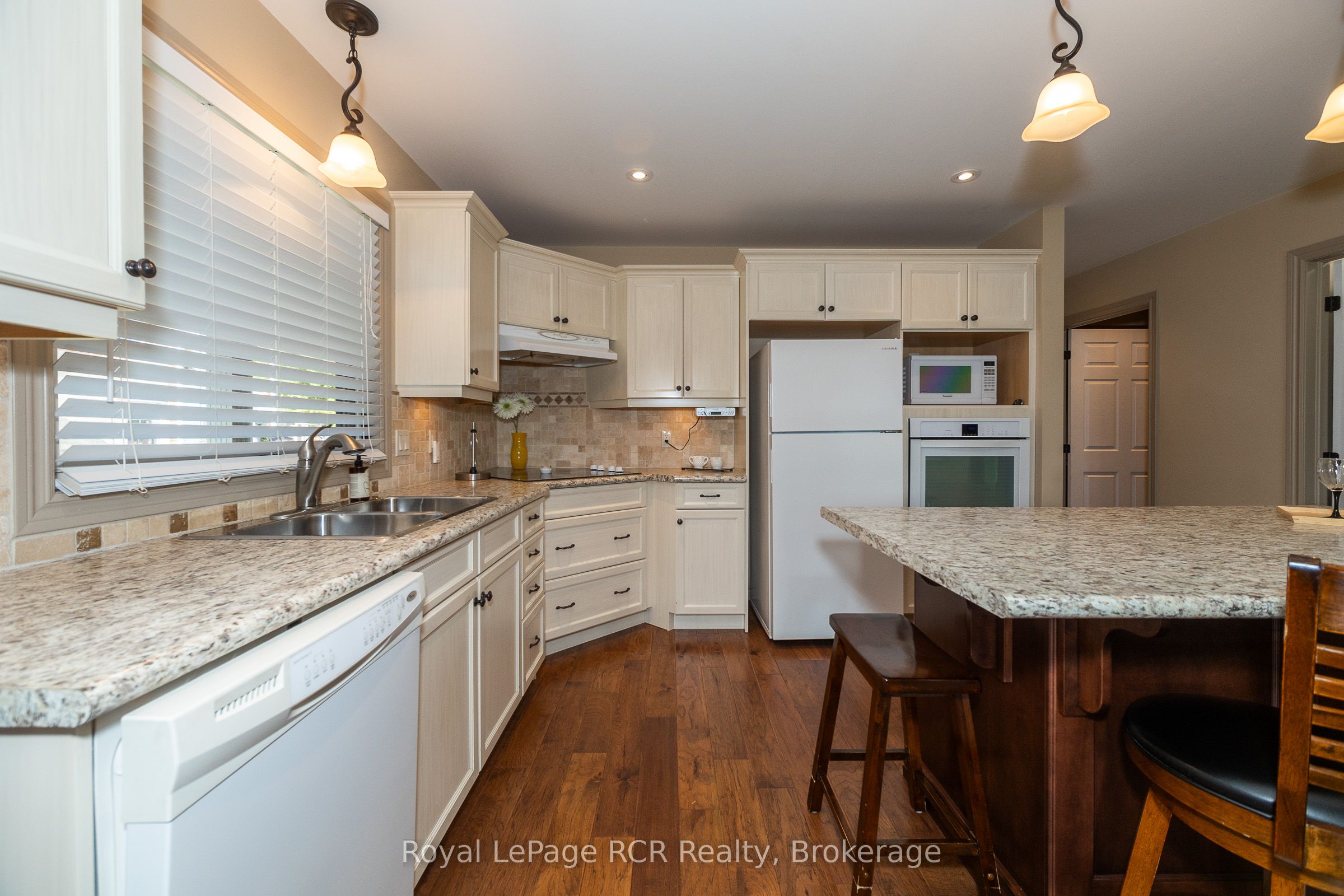 30 Victoria Street W Property Photo 10