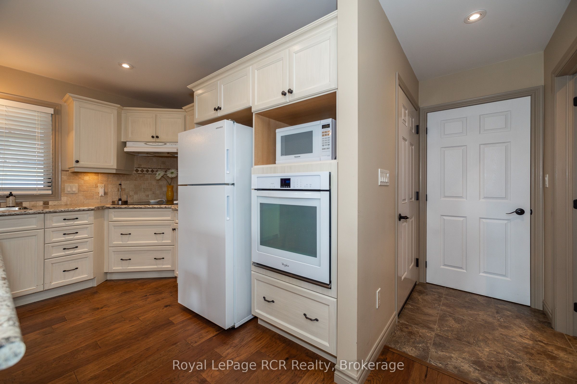 30 Victoria Street W Property Photo 12
