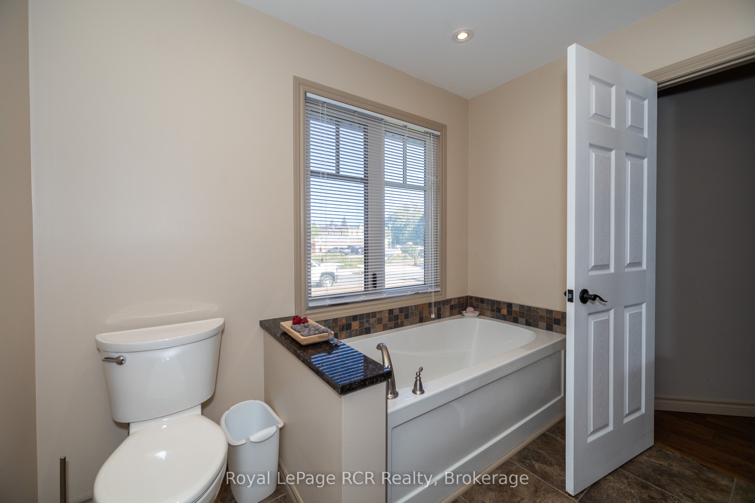 30 Victoria Street W Property Photo 20