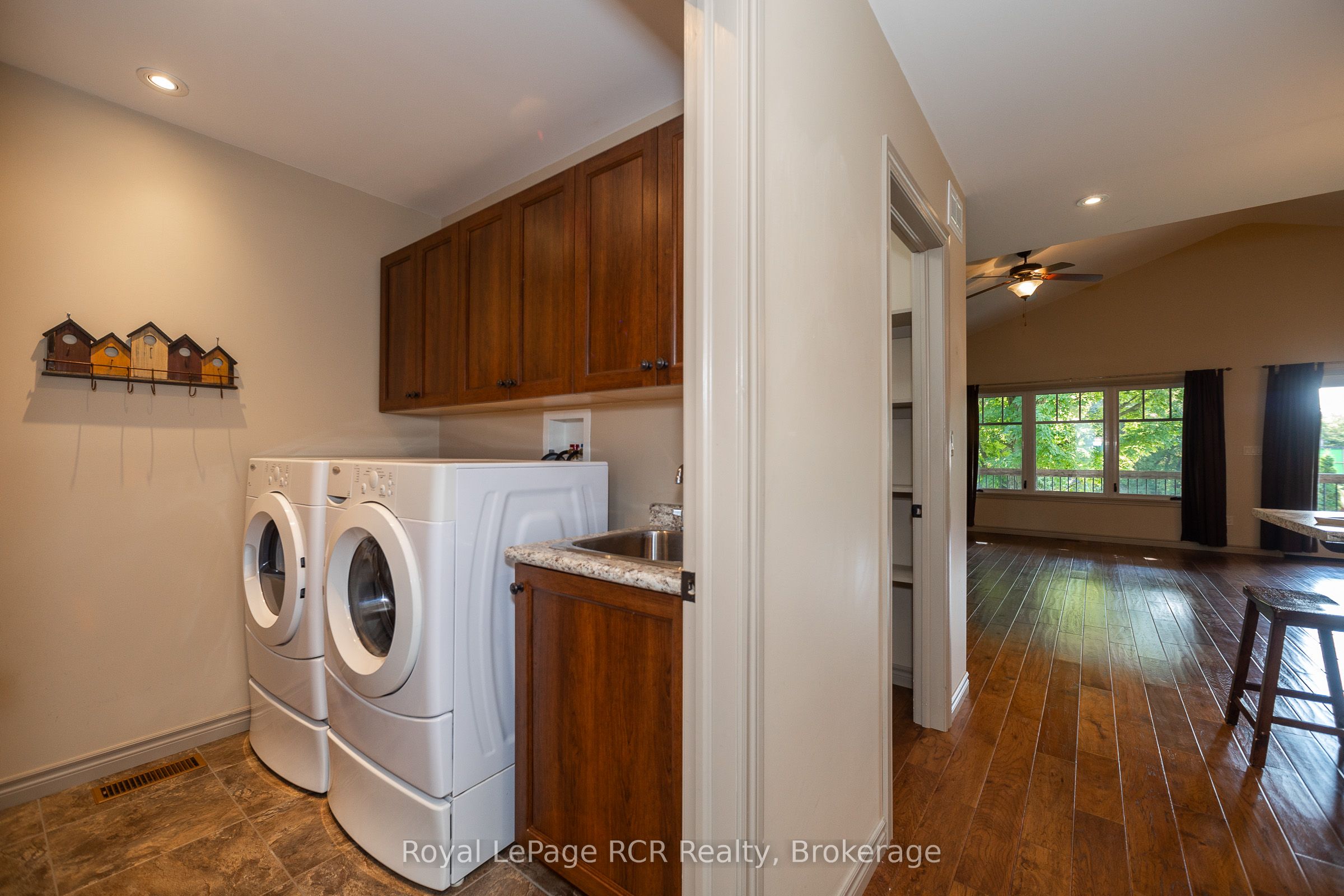 30 Victoria Street W Property Photo 24