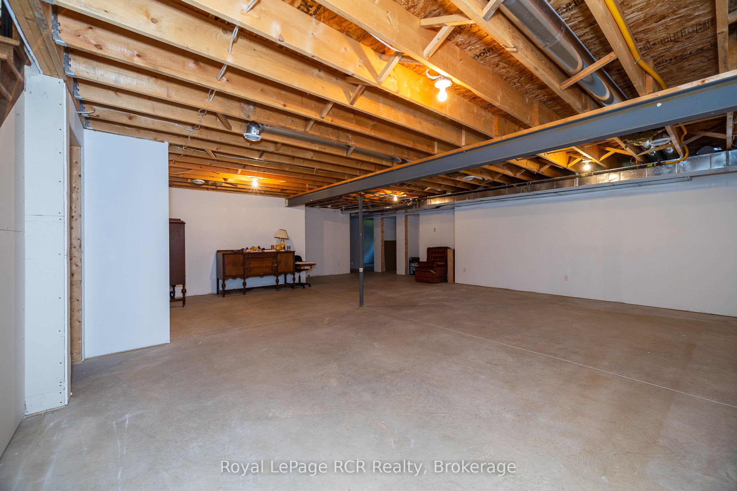 30 Victoria Street W Property Photo 27