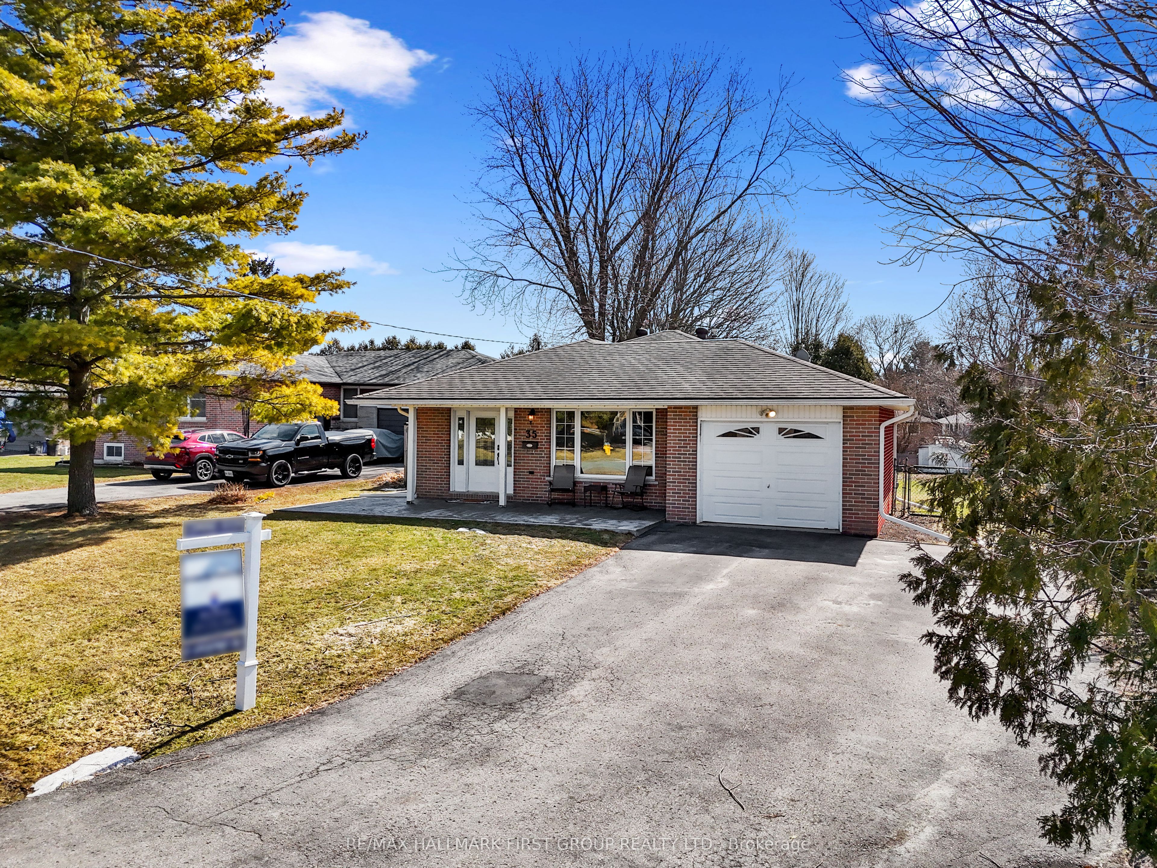 35 Meredith Cres Property Photo 1