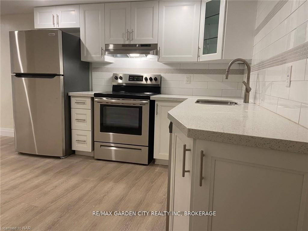 #lower - 4 Lorimer Street Property Photo