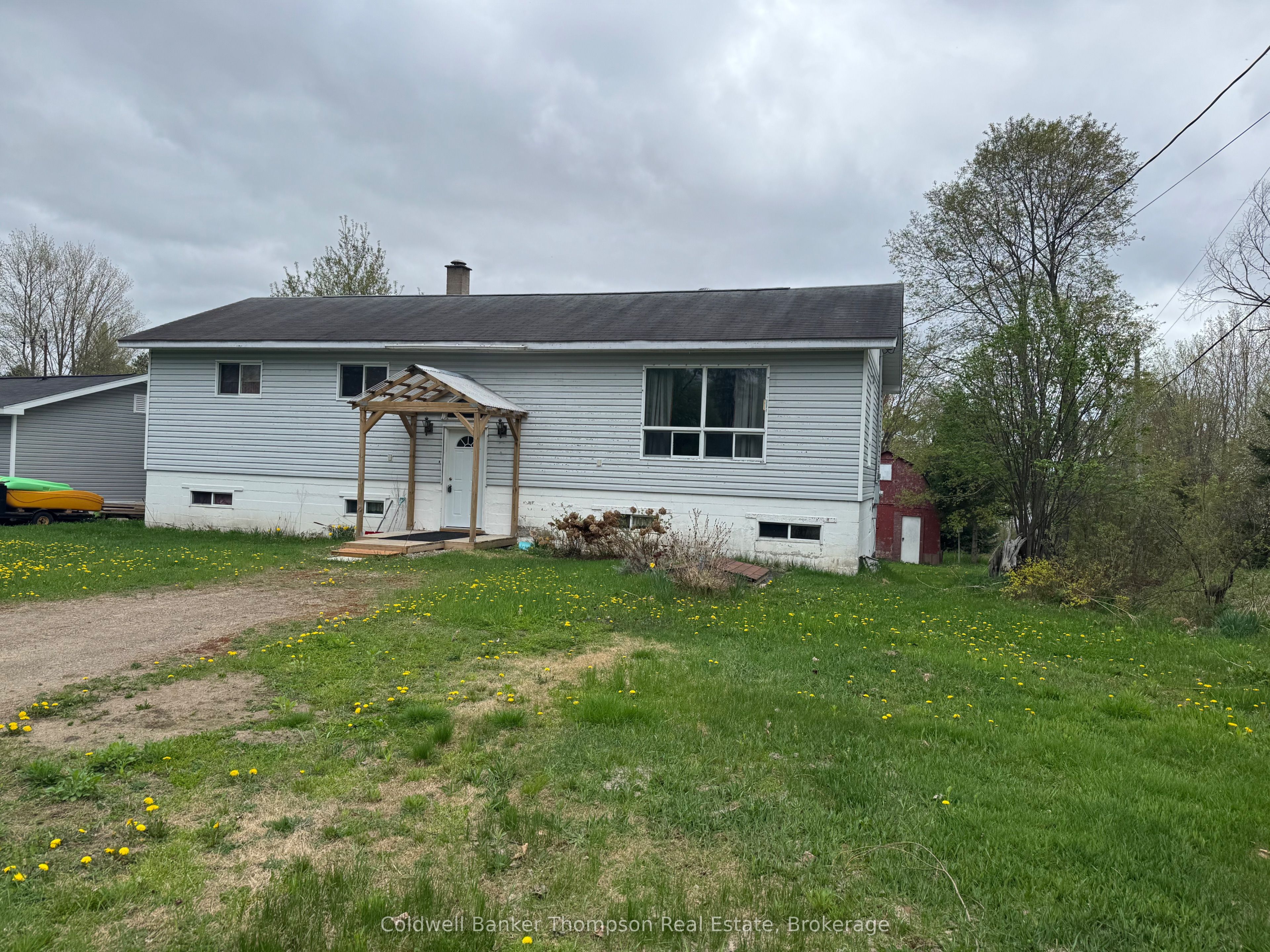 4689 518 West Highway Property Photo 1