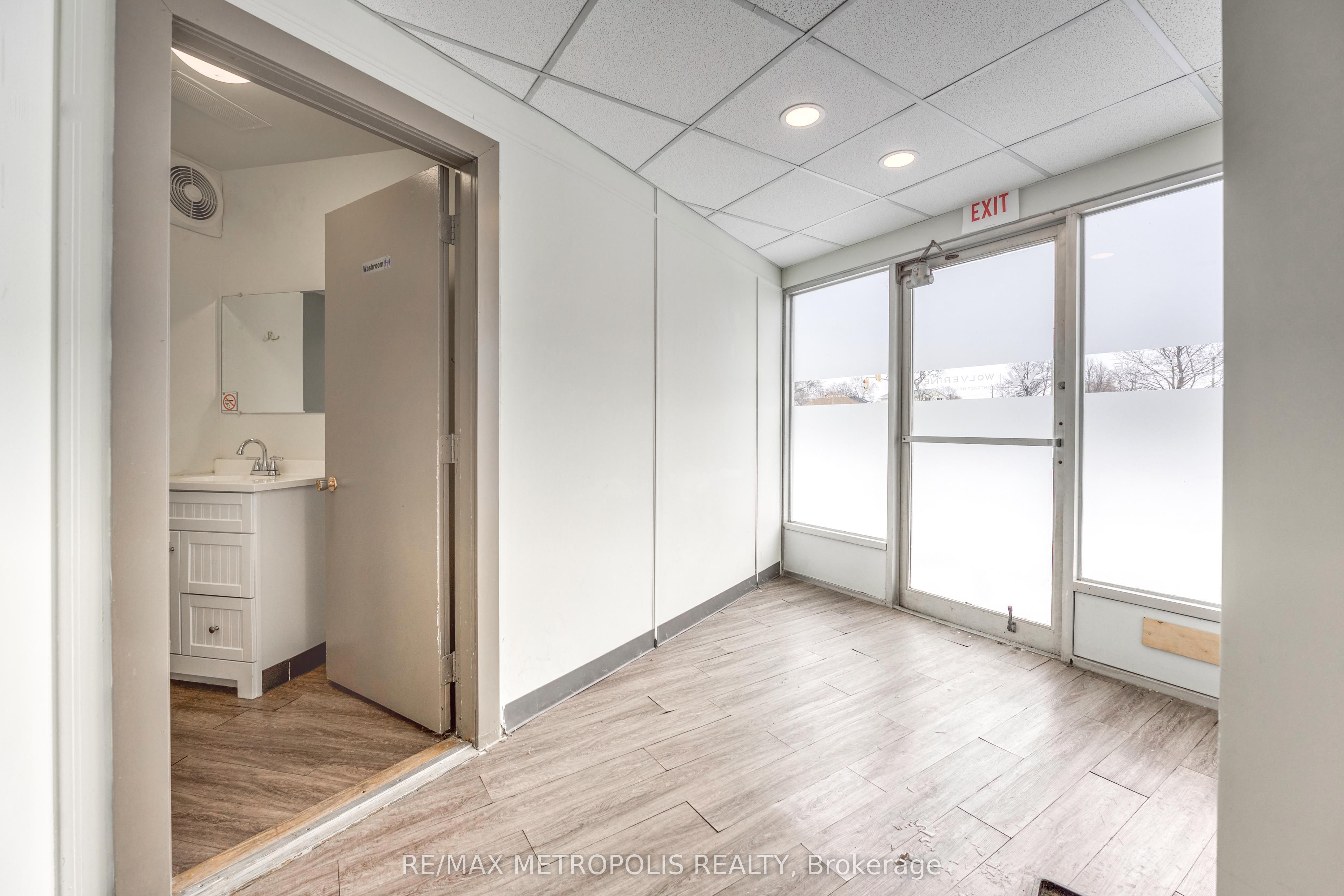 #b - 373 Vidal Street Property Photo 3