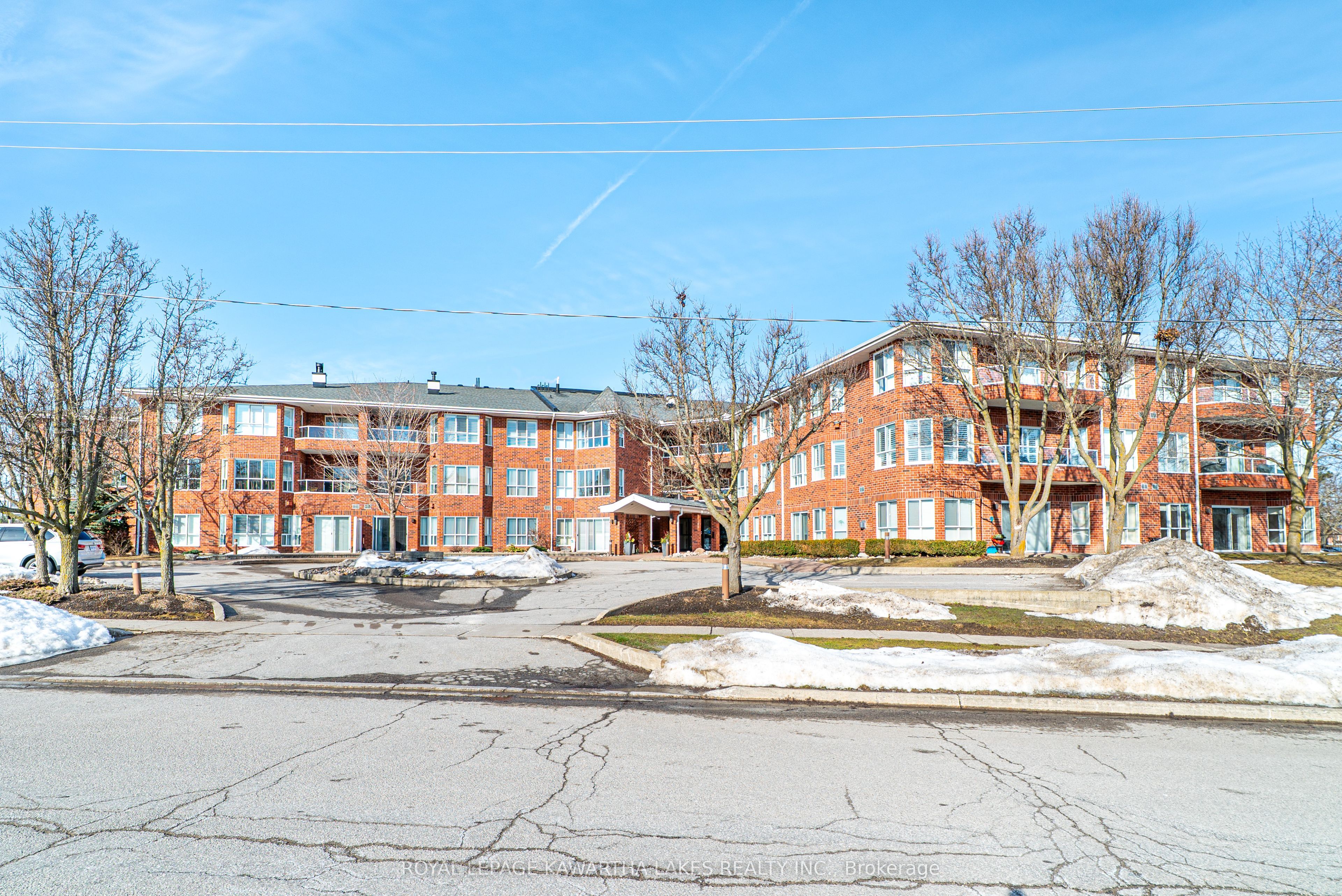 #211 - 3 Heritage Way Property Photo