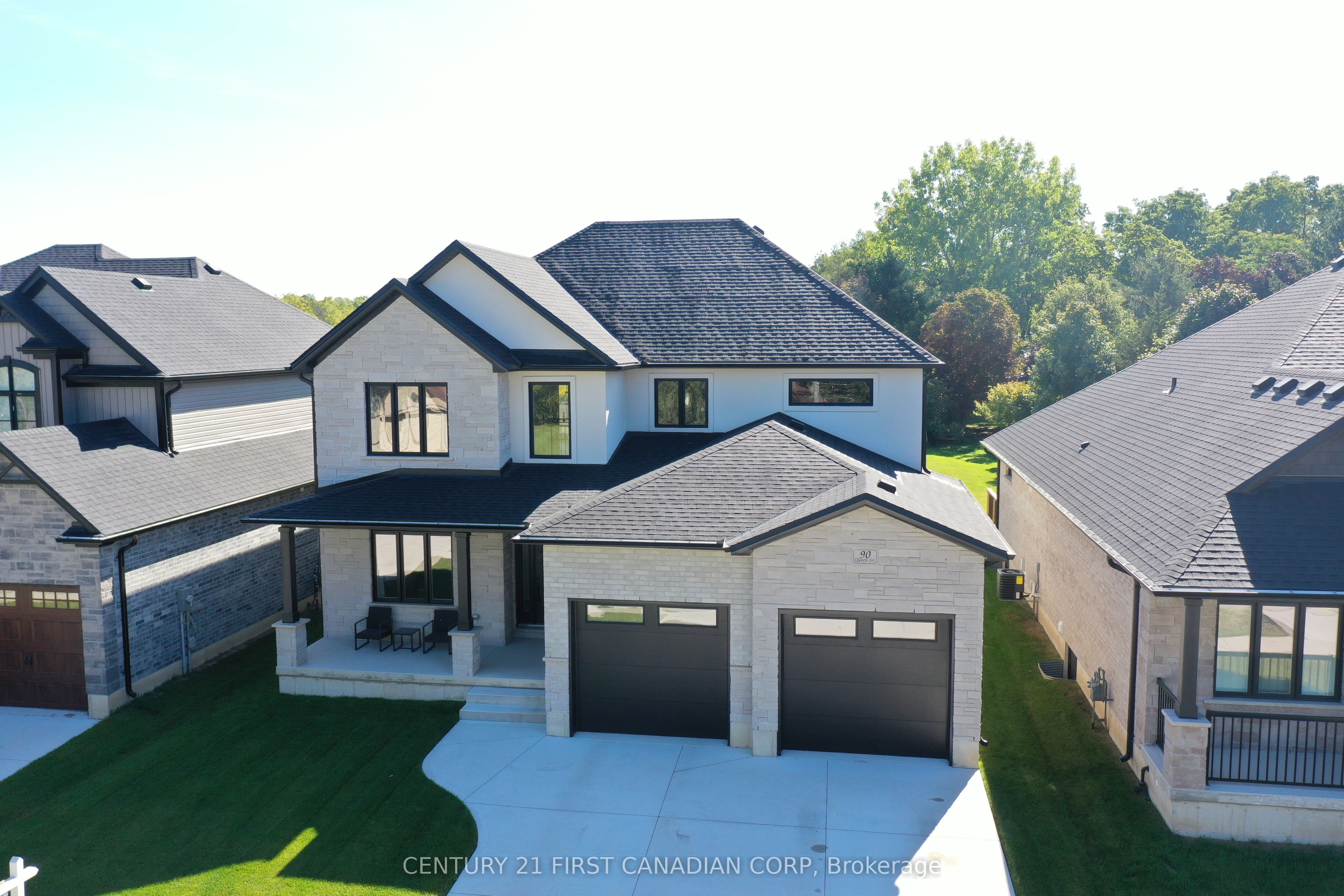 90 Queen Street Property Photo 2