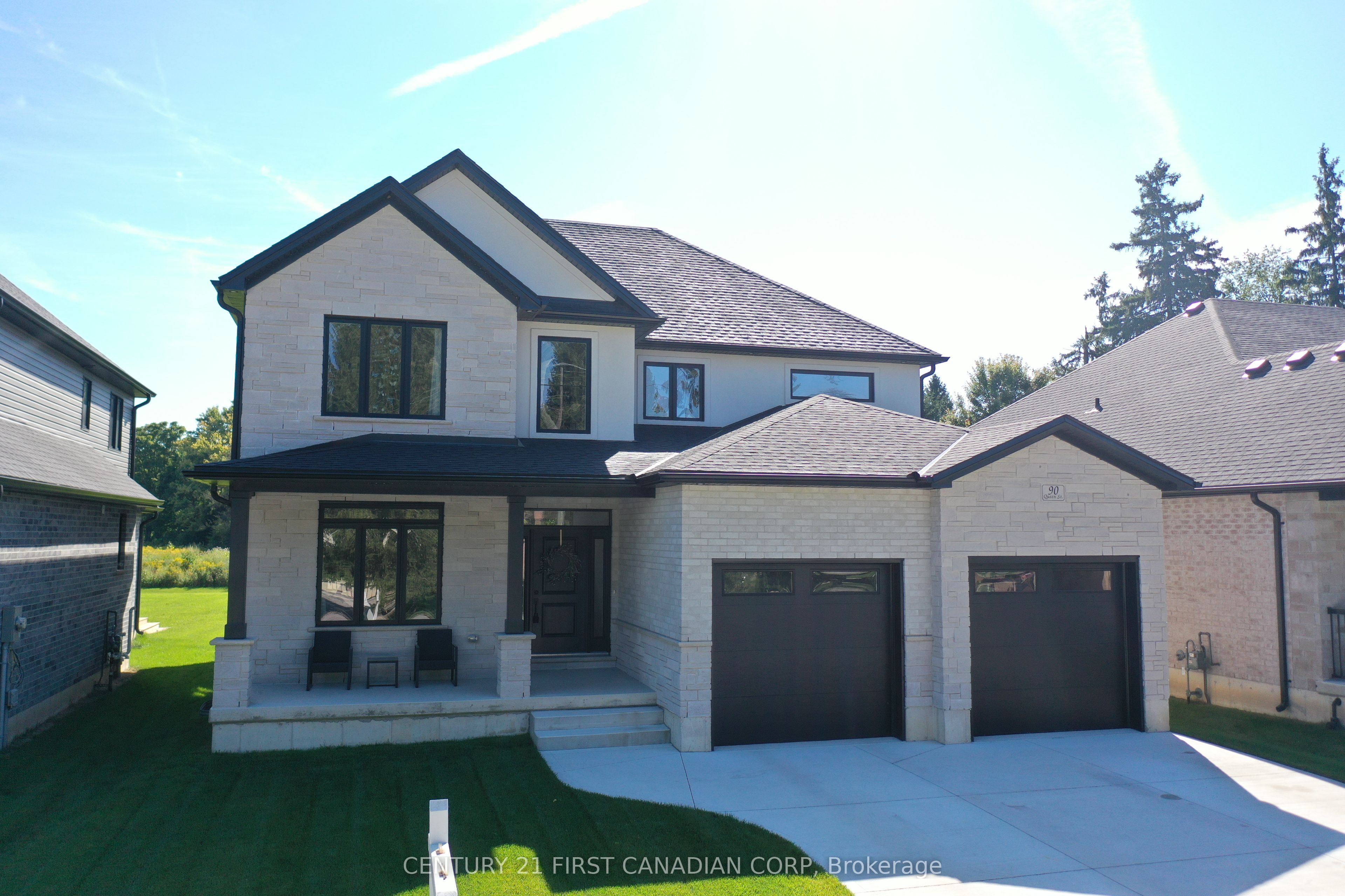 90 Queen Street Property Photo 3