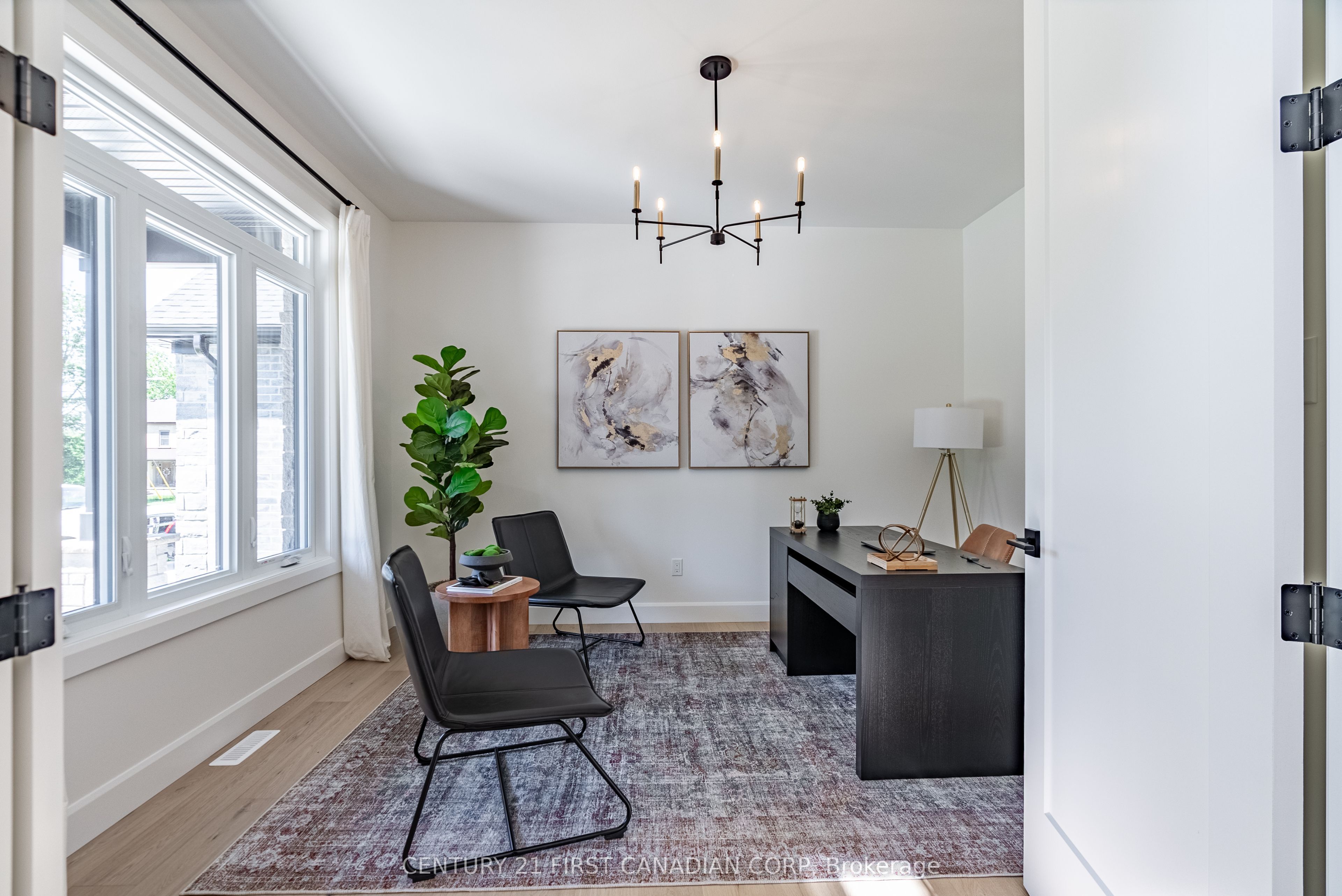 90 Queen Street Property Photo 6