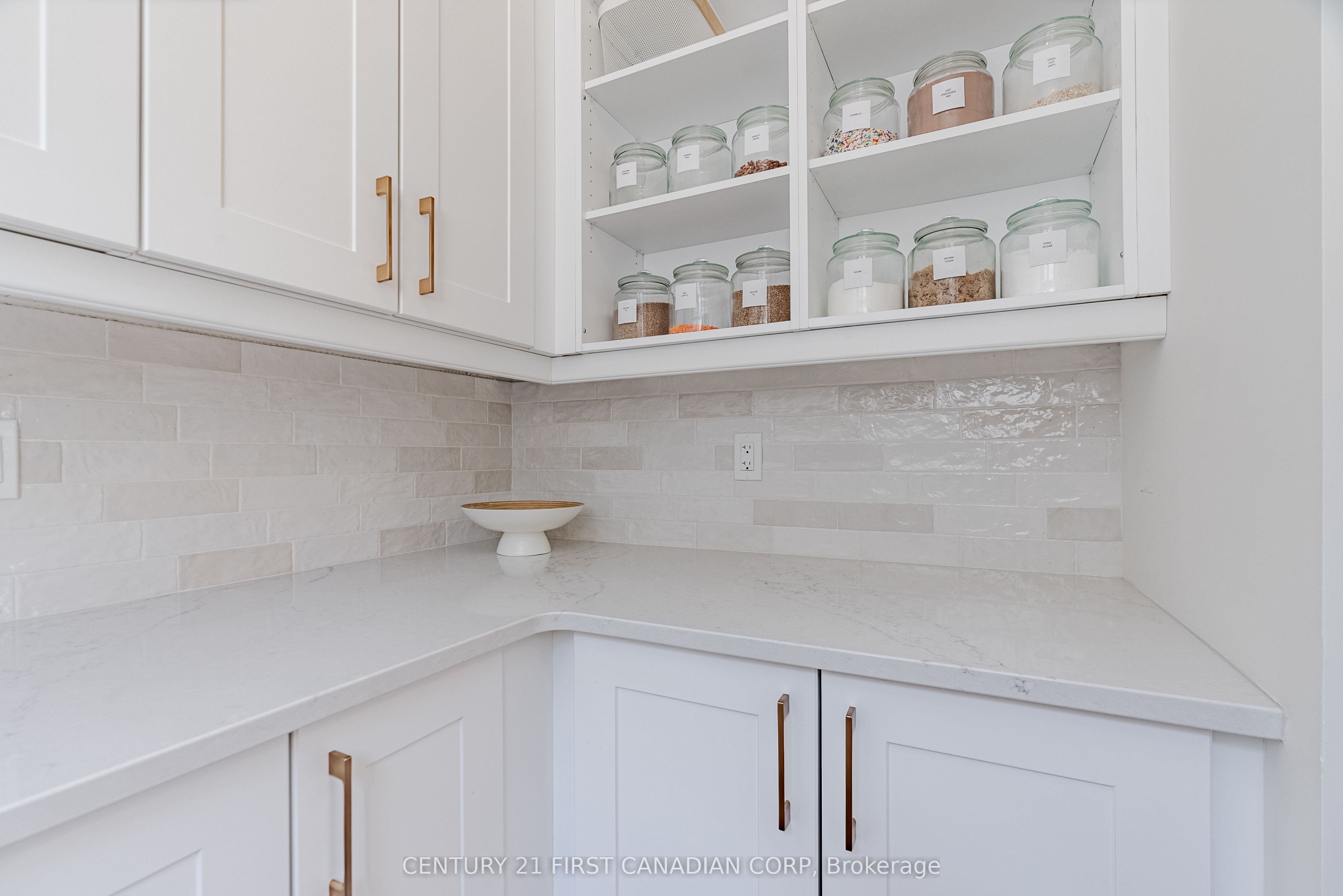 90 Queen Street Property Photo 18