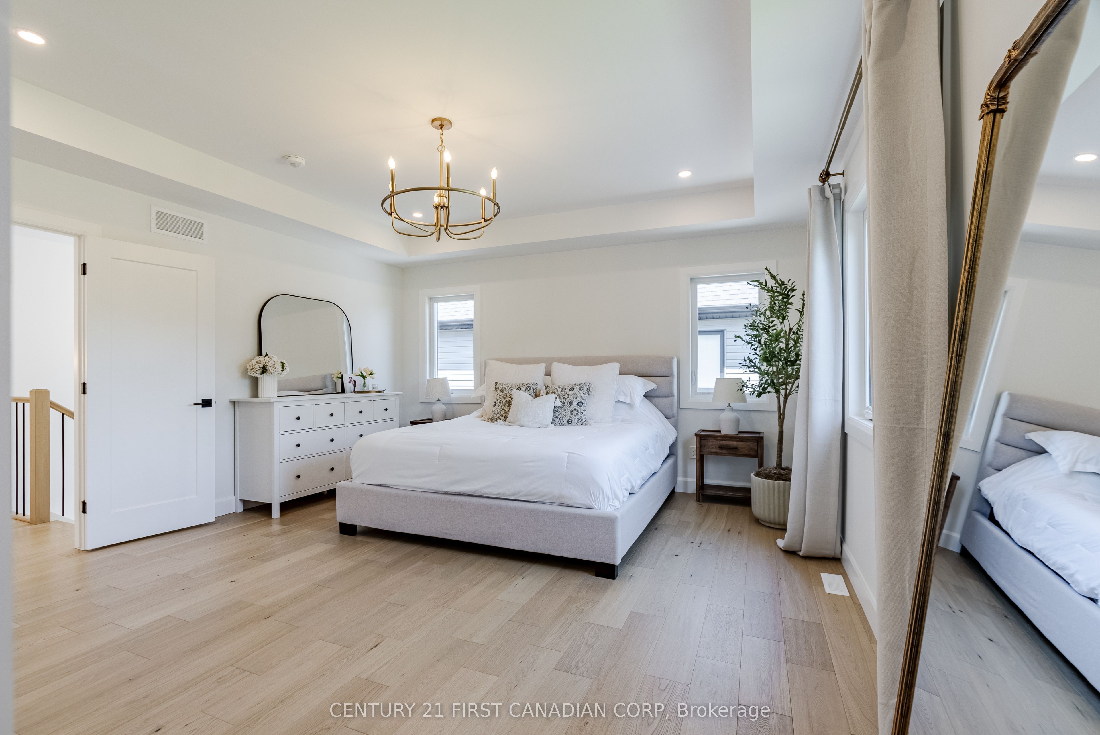 90 Queen Street Property Photo 25